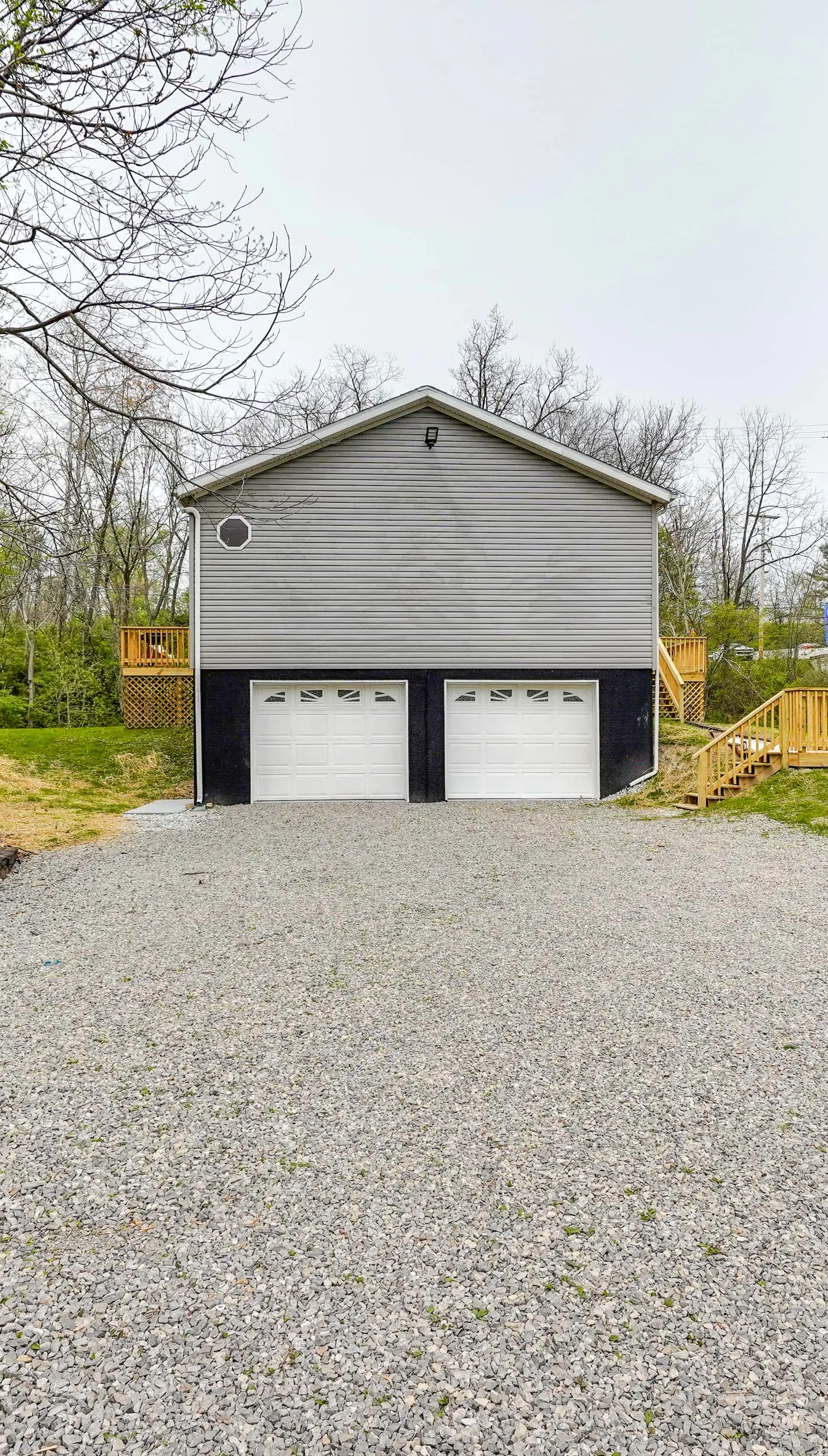 Serene Zanesville Getaway: Hot Tub, 2 Decks!