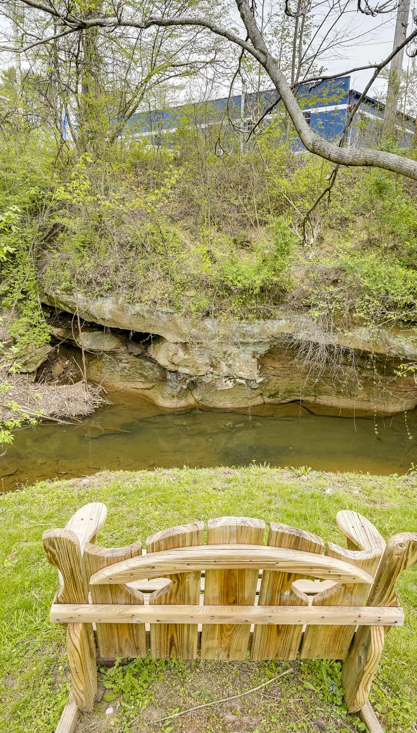 Serene Zanesville Getaway: Hot Tub, 2 Decks!