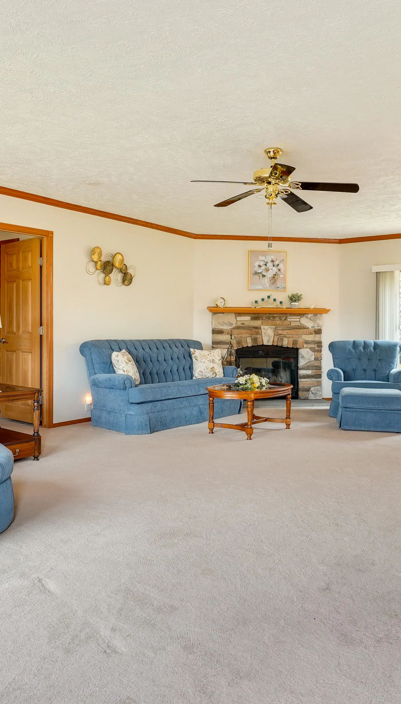 Serene Zanesville Getaway: Hot Tub, 2 Decks!