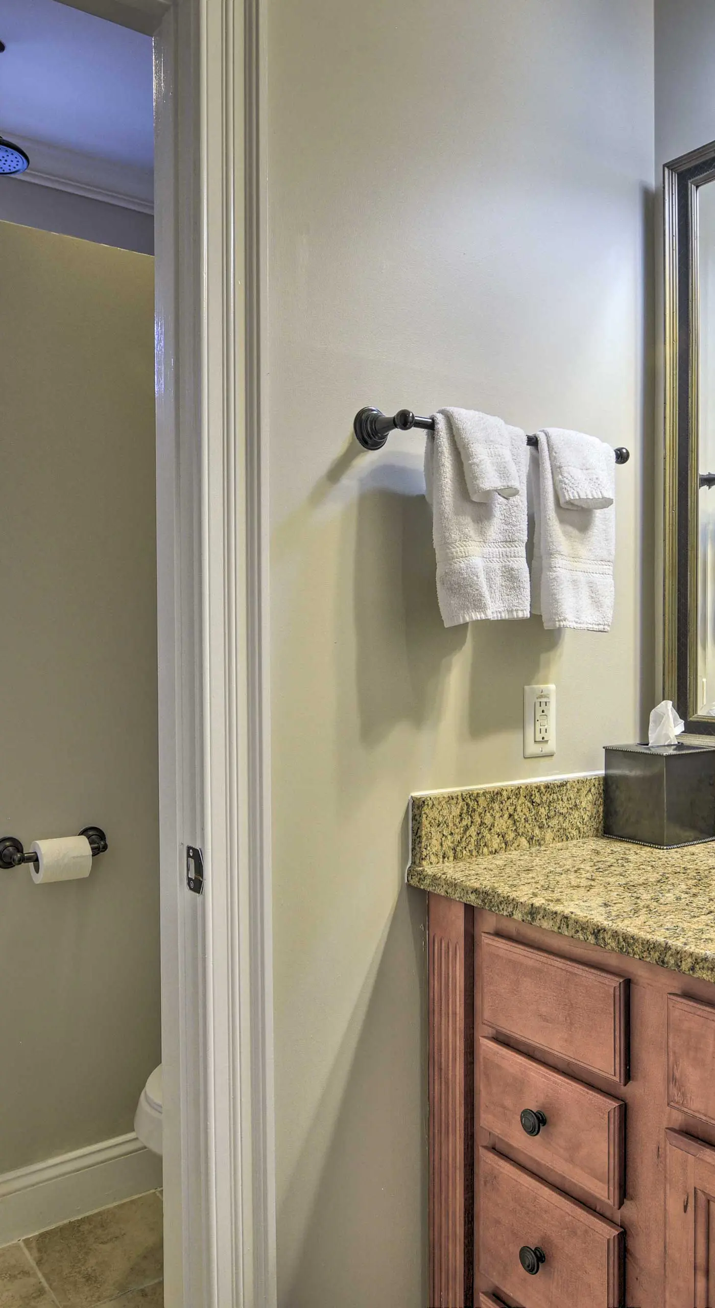 Resort-Style Condo/Suite on Golf Course w/ Pool!