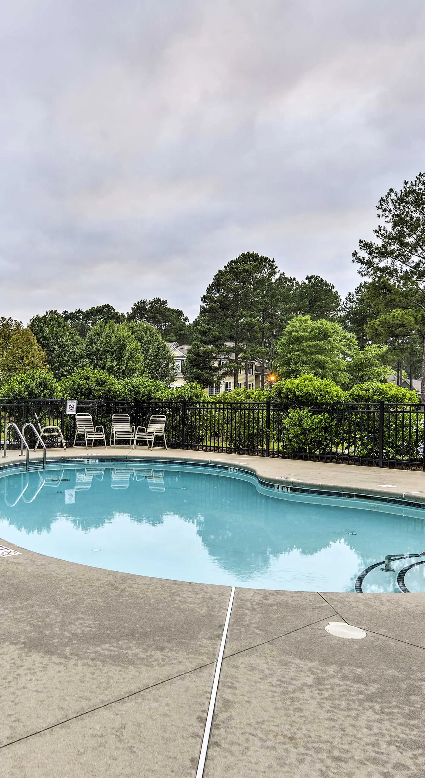 Resort-Style Condo/Suite on Golf Course w/ Pool!
