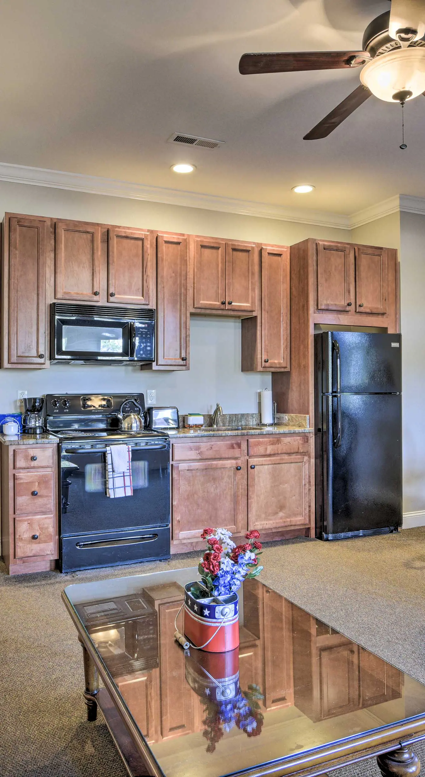 Resort-Style Condo/Suite on Golf Course w/ Pool!