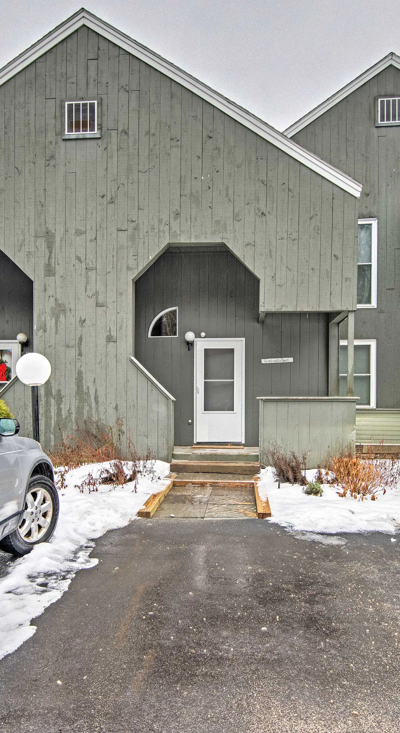 Near Newfound Lake: Plymouth Condo w/ Fireplace!