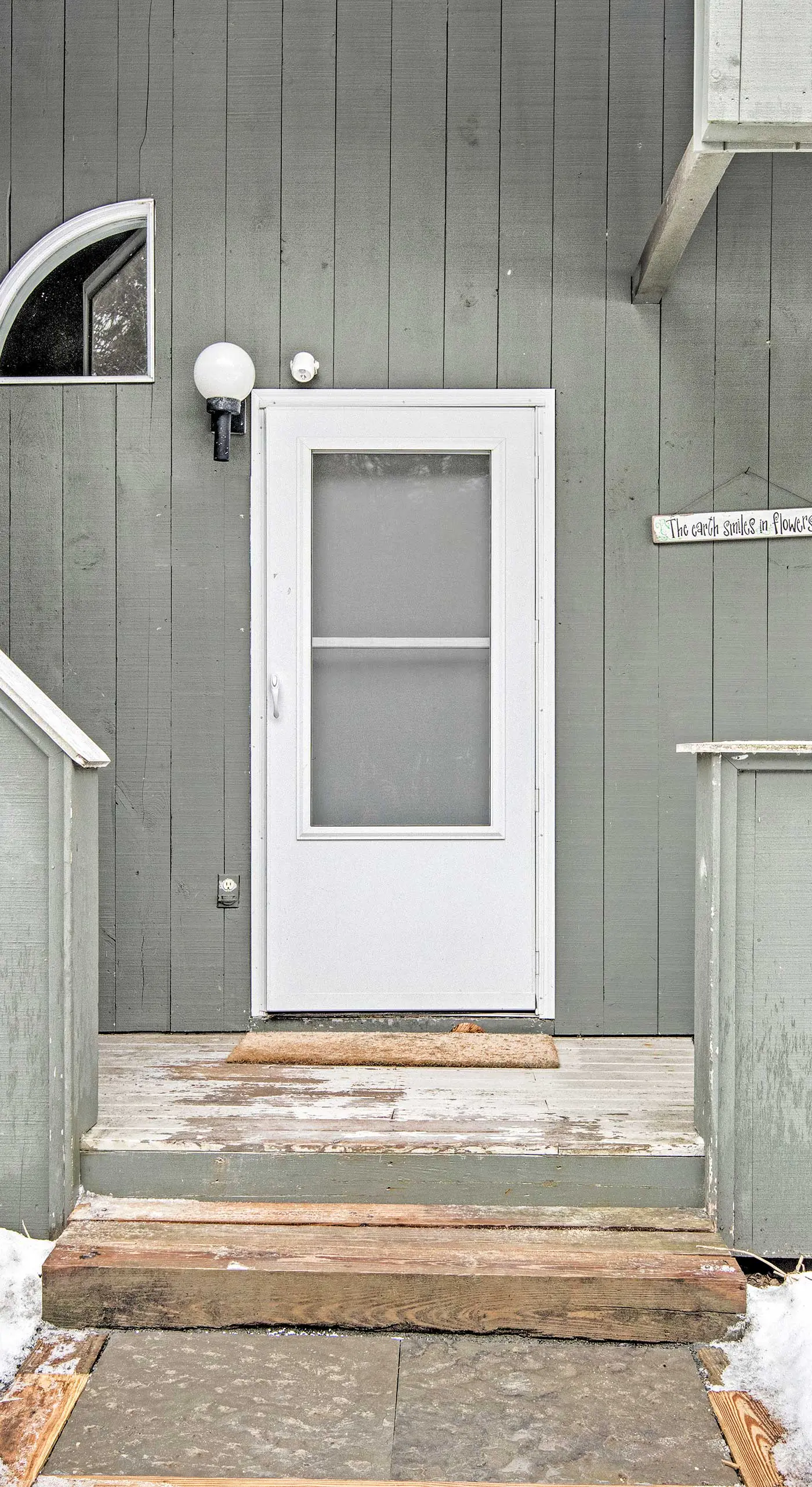 Near Newfound Lake: Plymouth Condo w/ Fireplace!