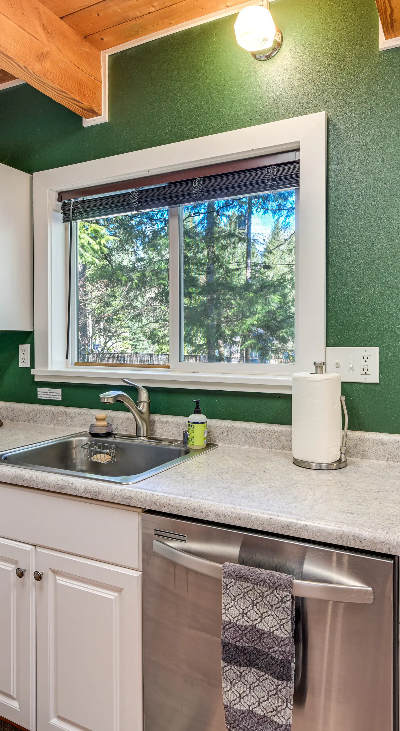 Cozy Ashford Home - 5 Mi to Rainier Nat'l Park!