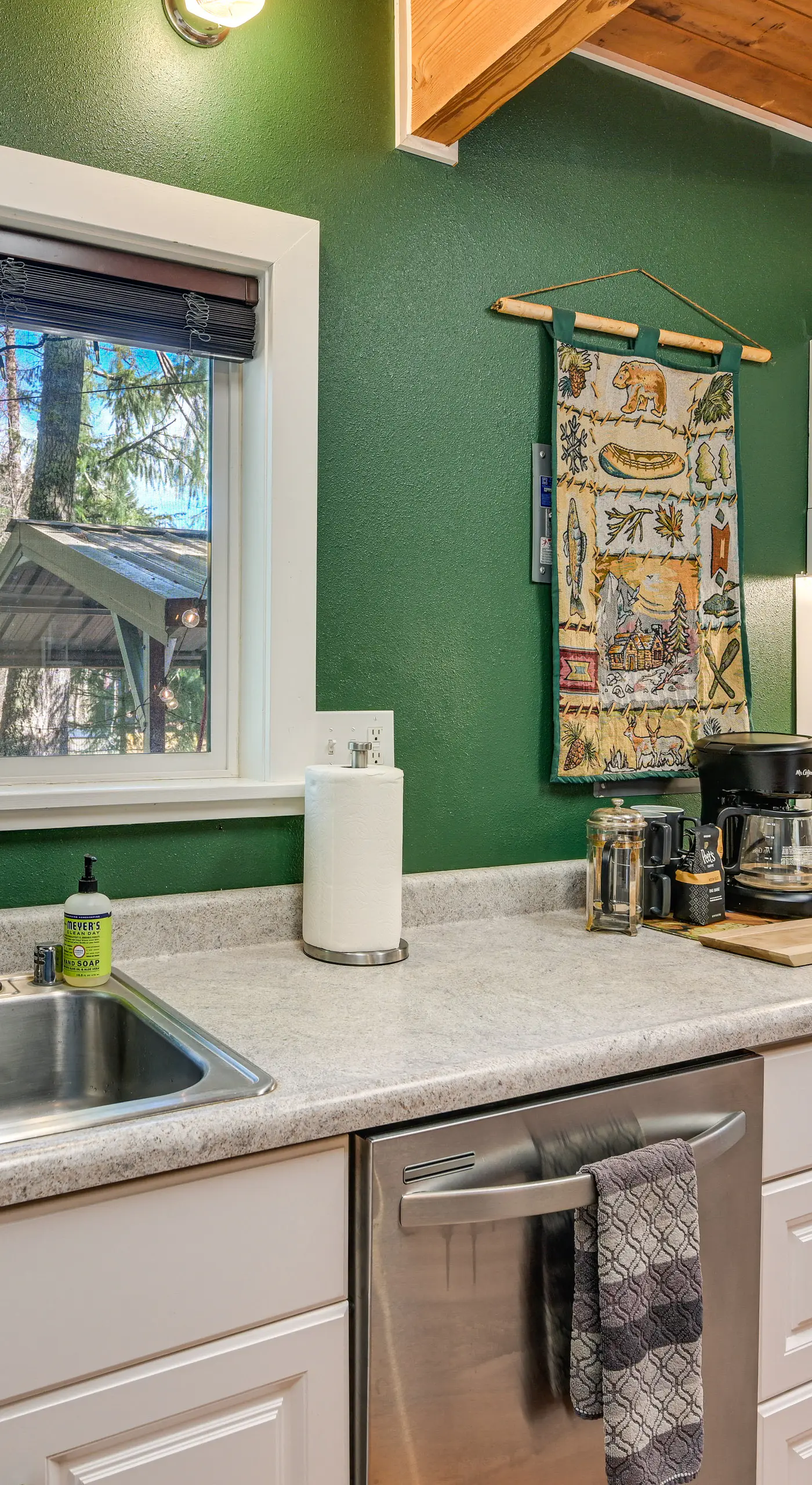 Cozy Ashford Home - 5 Mi to Rainier Nat'l Park!