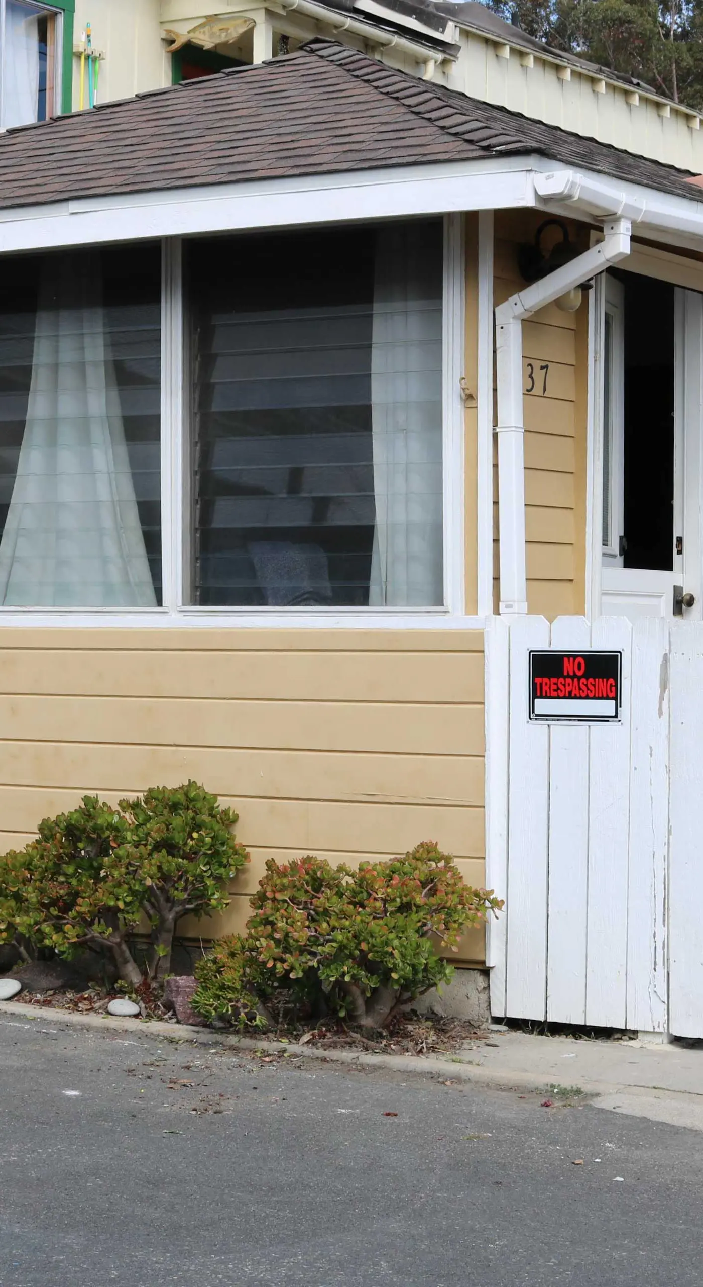 Walk to Beach & Main St: Catalina Island Cottage!