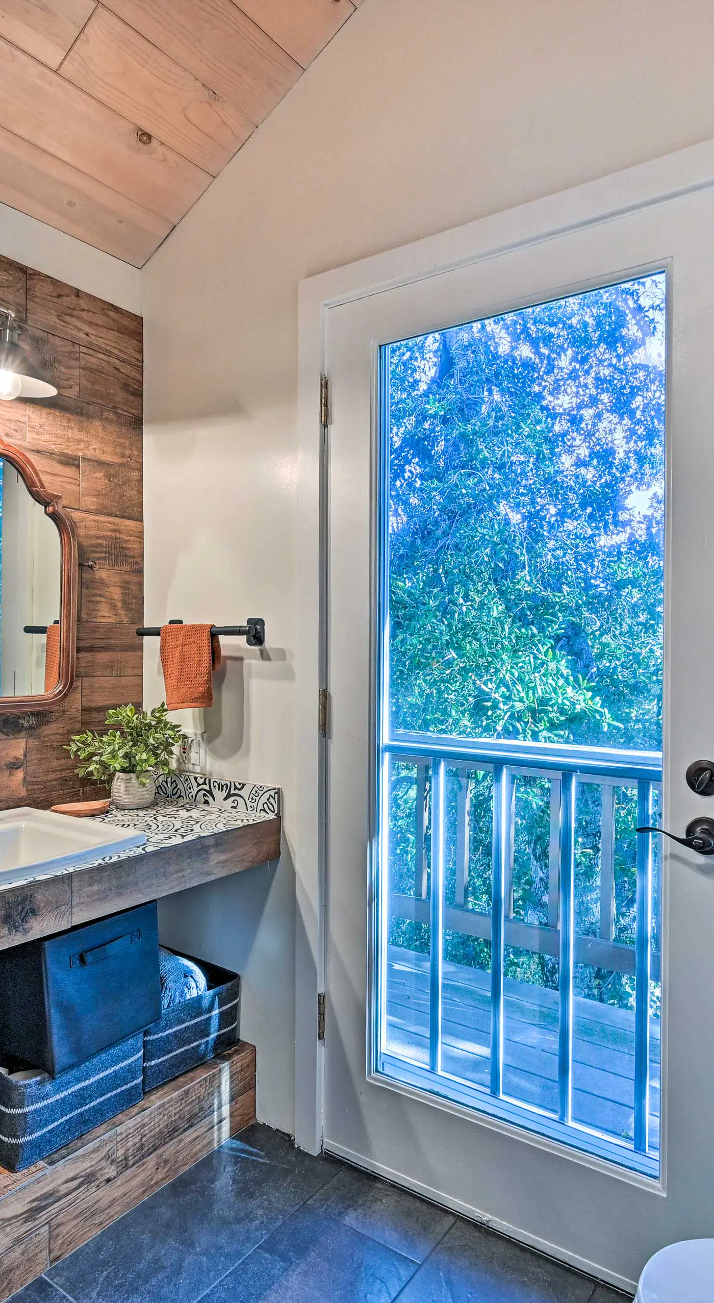 Inviting Julian Home w/ Scenic View & Hot Tub