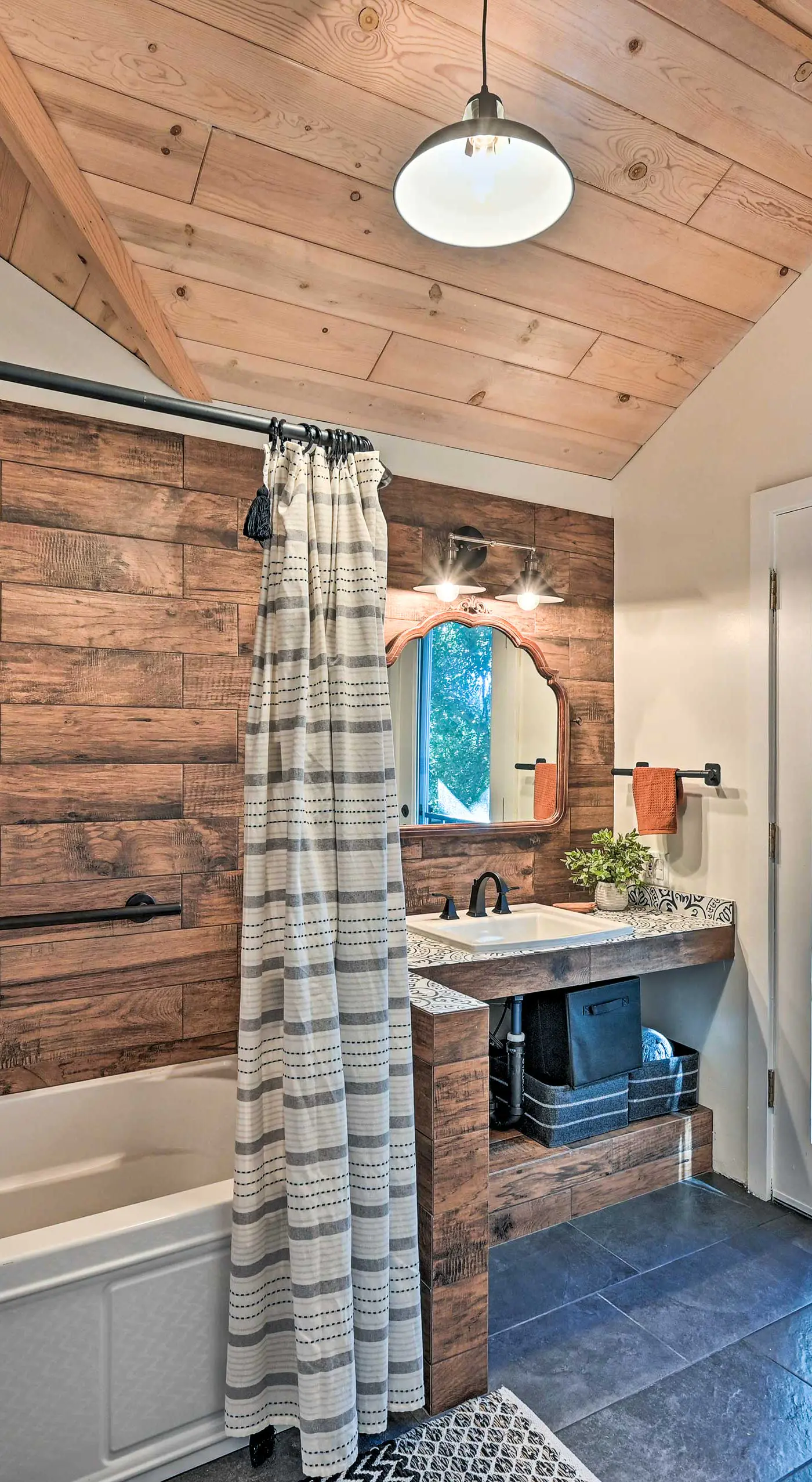 Inviting Julian Home w/ Scenic View & Hot Tub