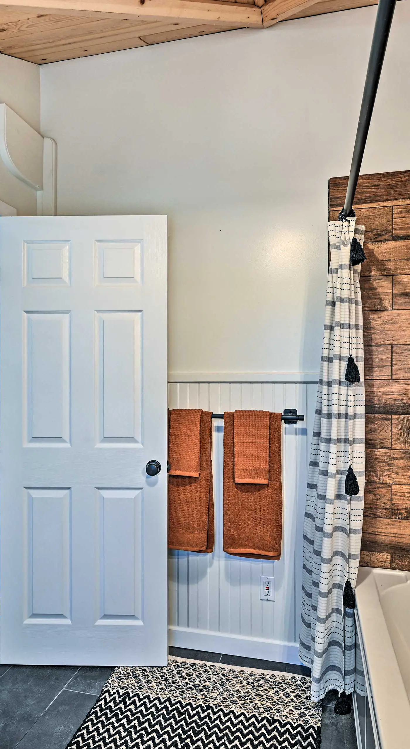 Inviting Julian Home w/ Scenic View & Hot Tub