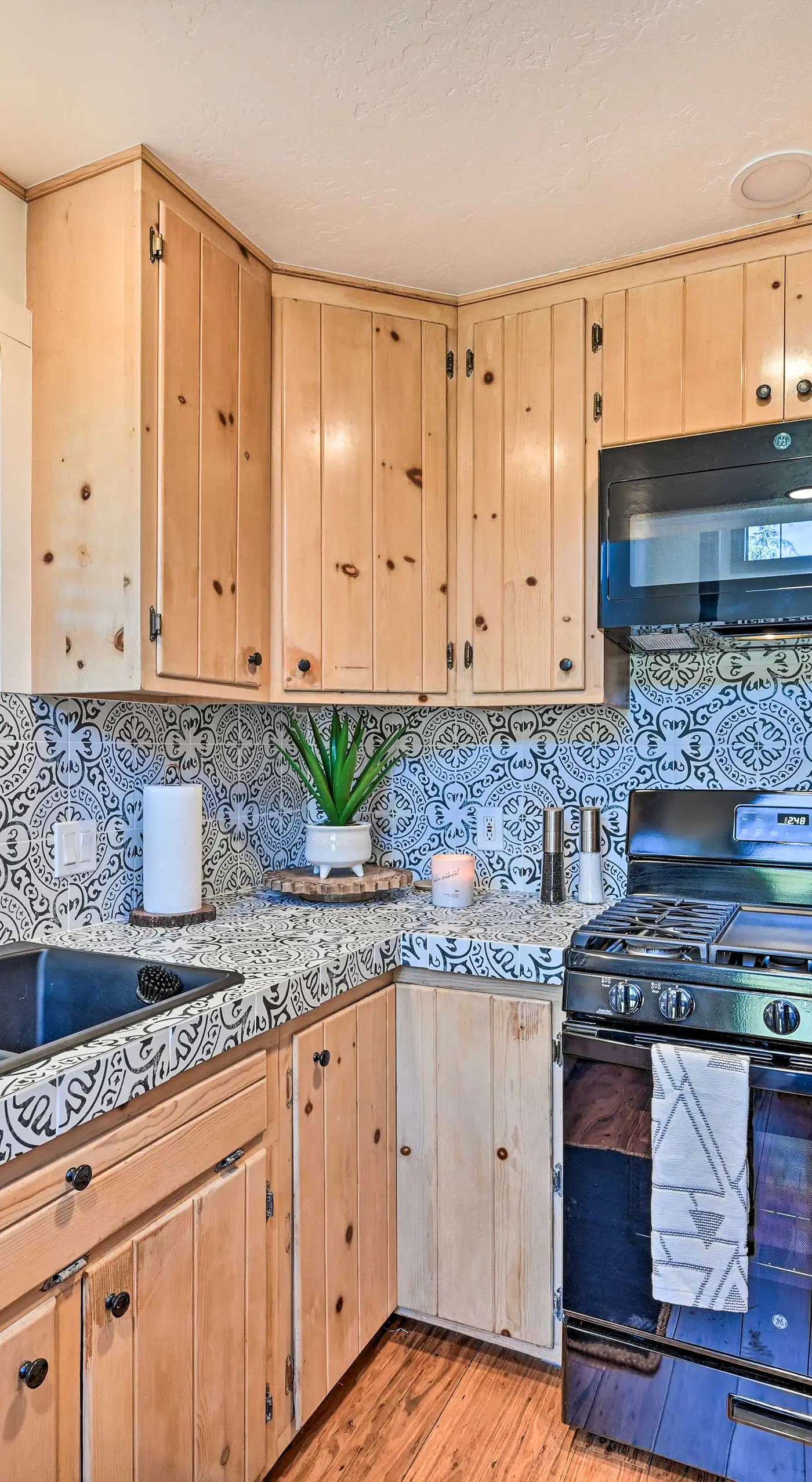 Inviting Julian Home w/ Scenic View & Hot Tub