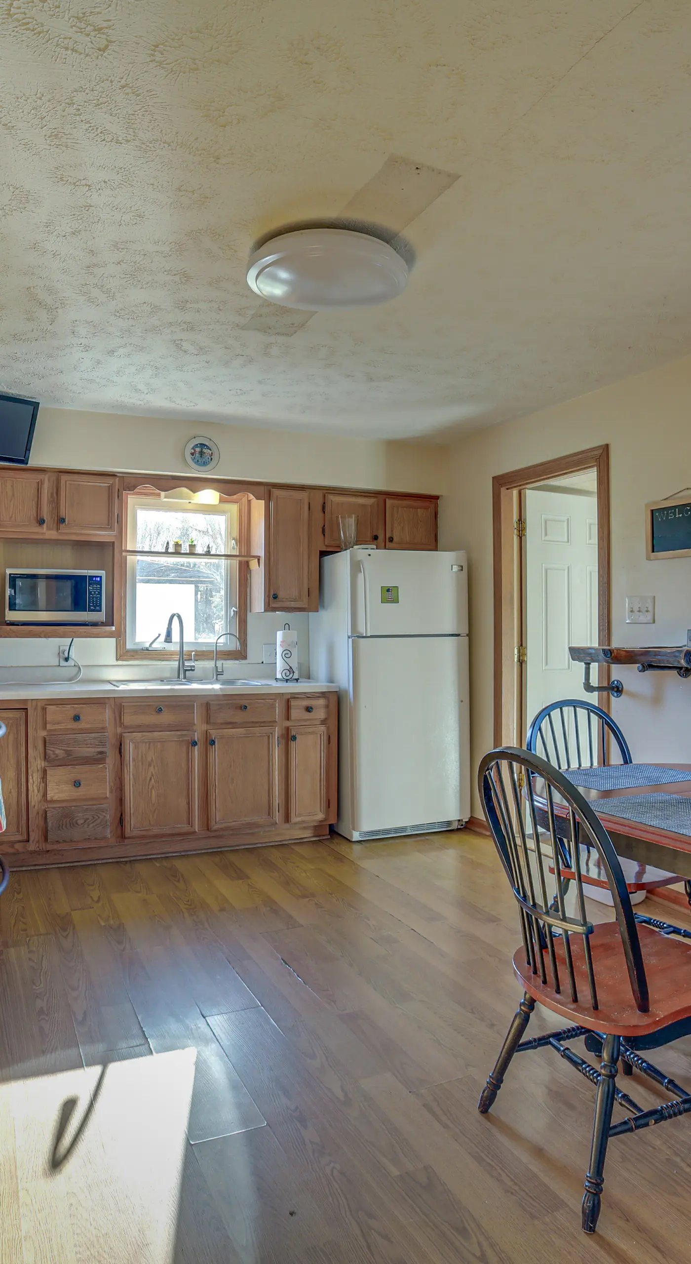 Quaint Youngstown Home ~ 2 Mi to Boardman Park!