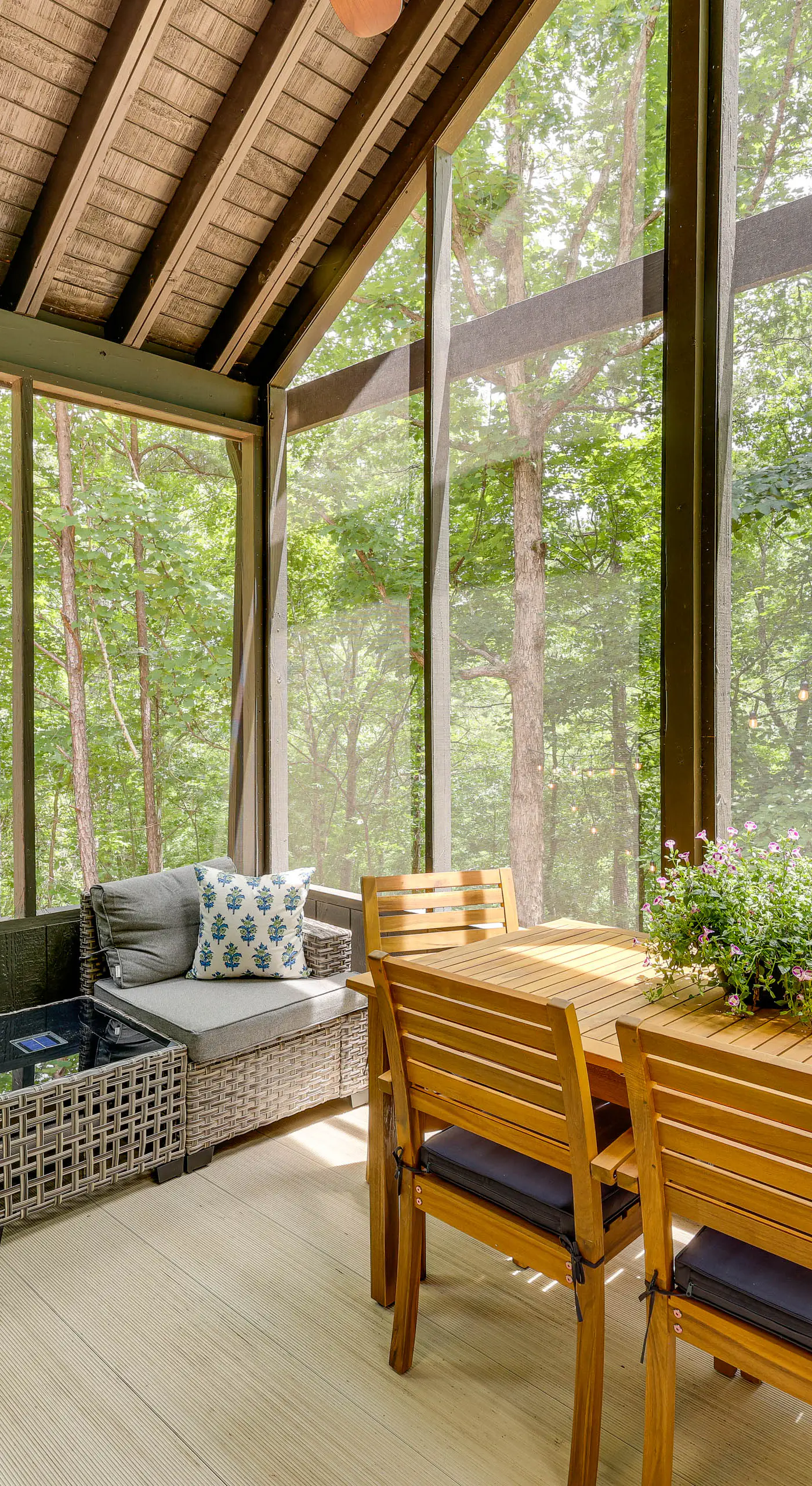 Family-Friendly Dadeville Cabin w/ Hot Tub & Porch
