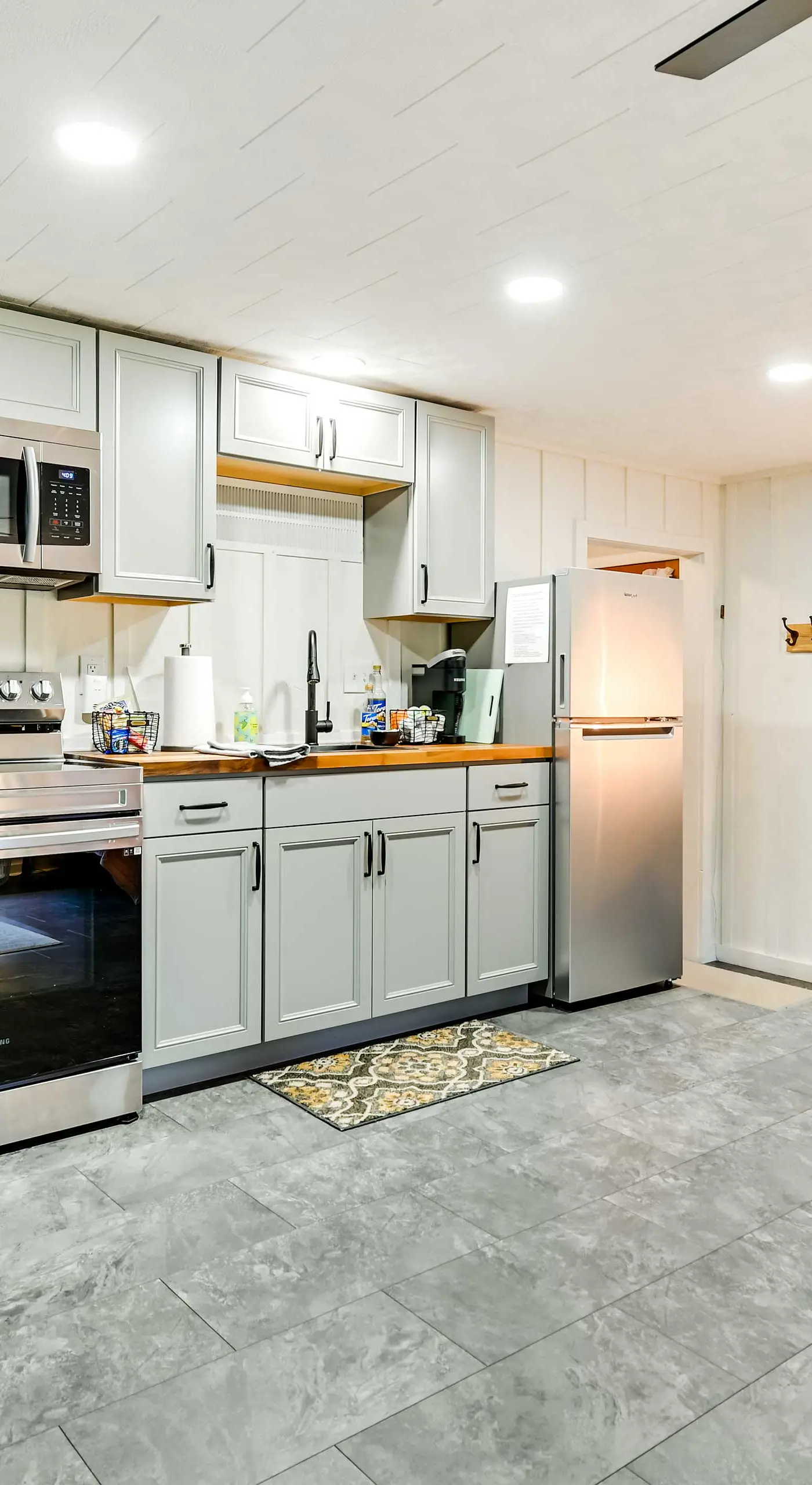 Modern Studio < 13 Mi to Saratoga Racetrack!