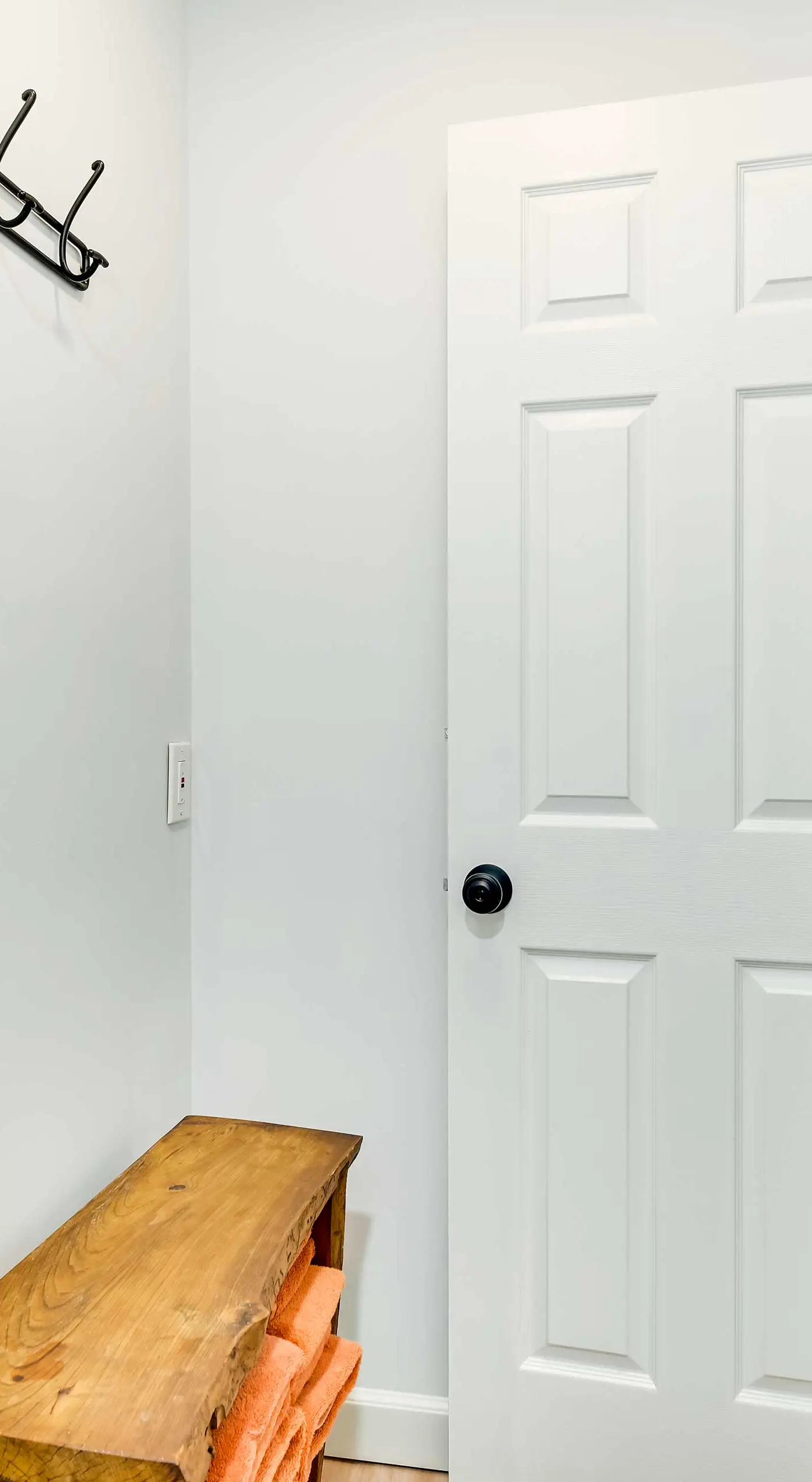 Modern Studio < 13 Mi to Saratoga Racetrack!