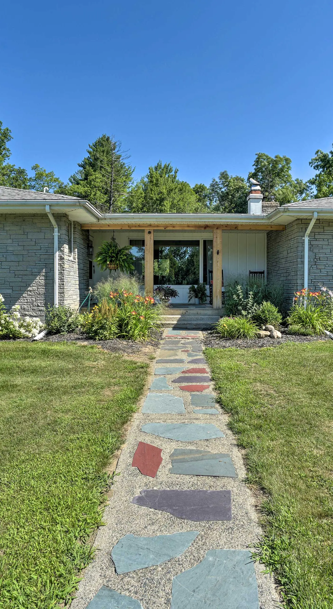 Modern Studio < 13 Mi to Saratoga Racetrack!
