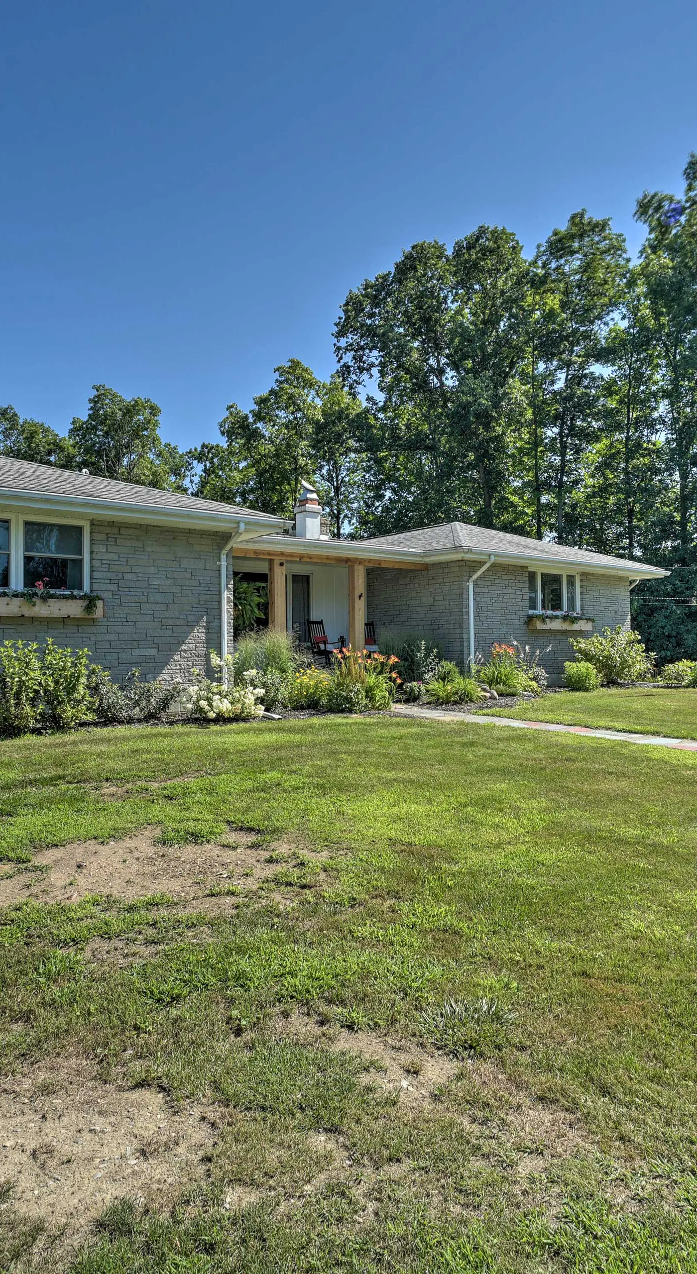 Modern Studio < 13 Mi to Saratoga Racetrack!