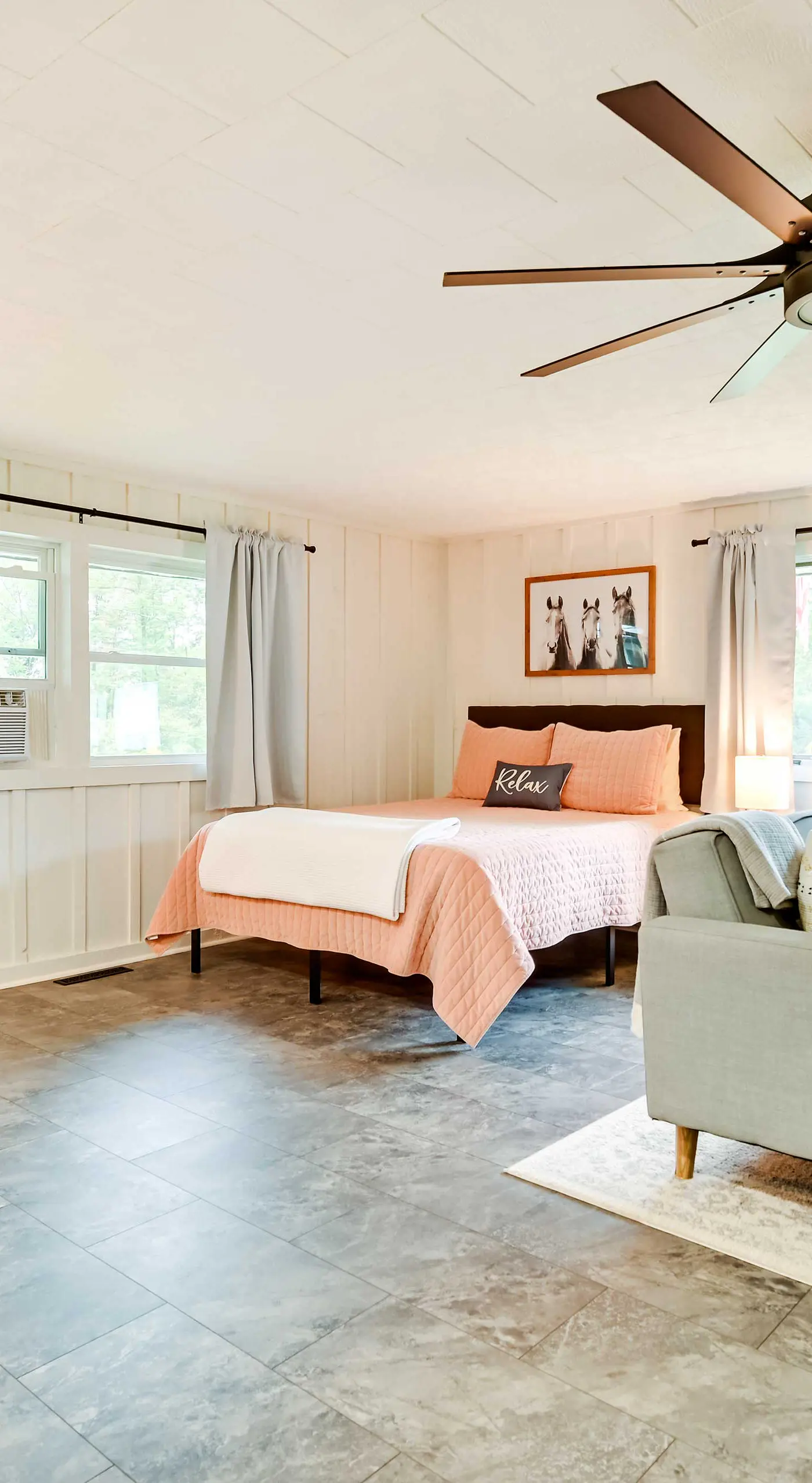 Modern Studio < 13 Mi to Saratoga Racetrack!