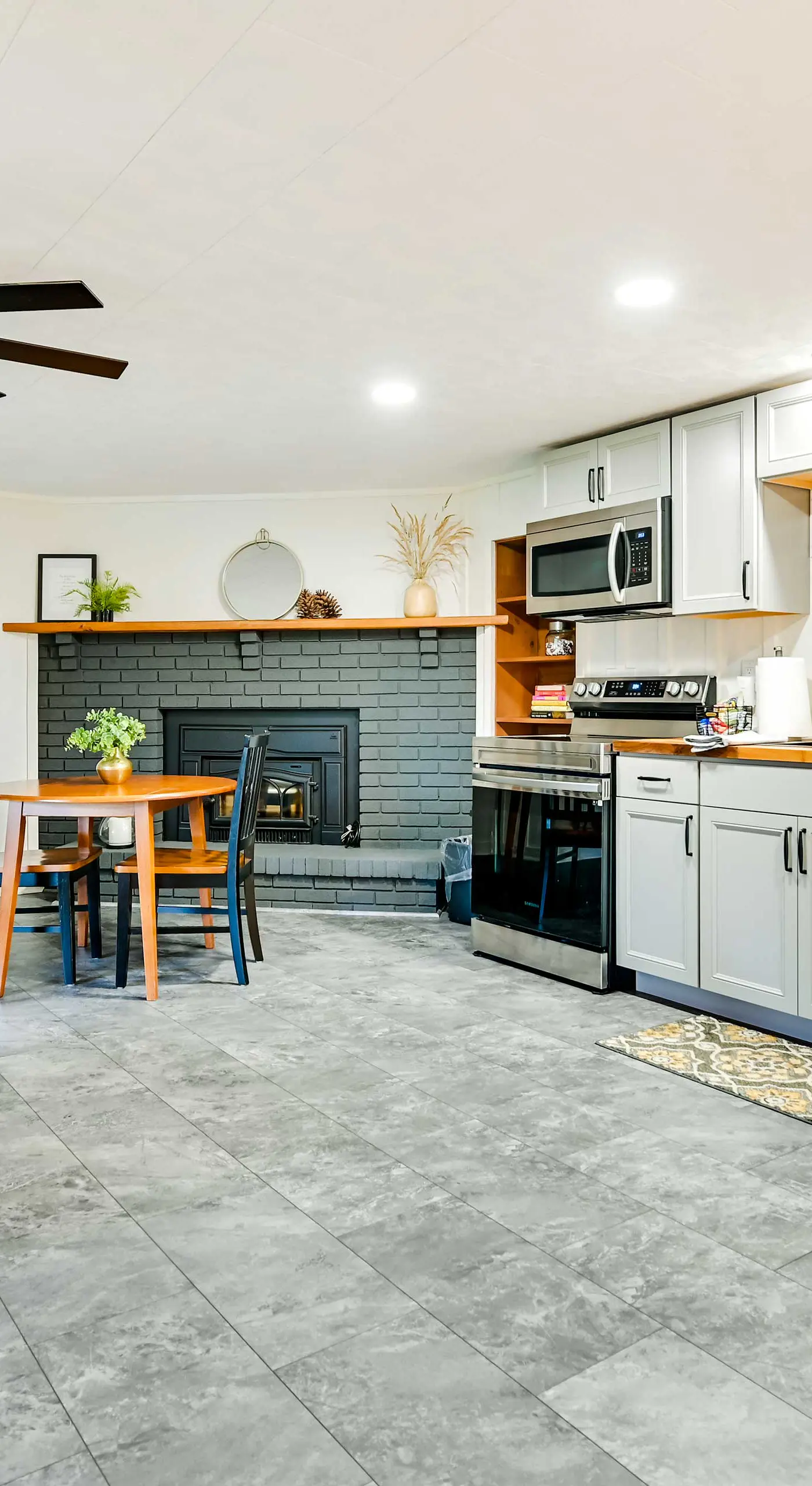 Modern Studio < 13 Mi to Saratoga Racetrack!