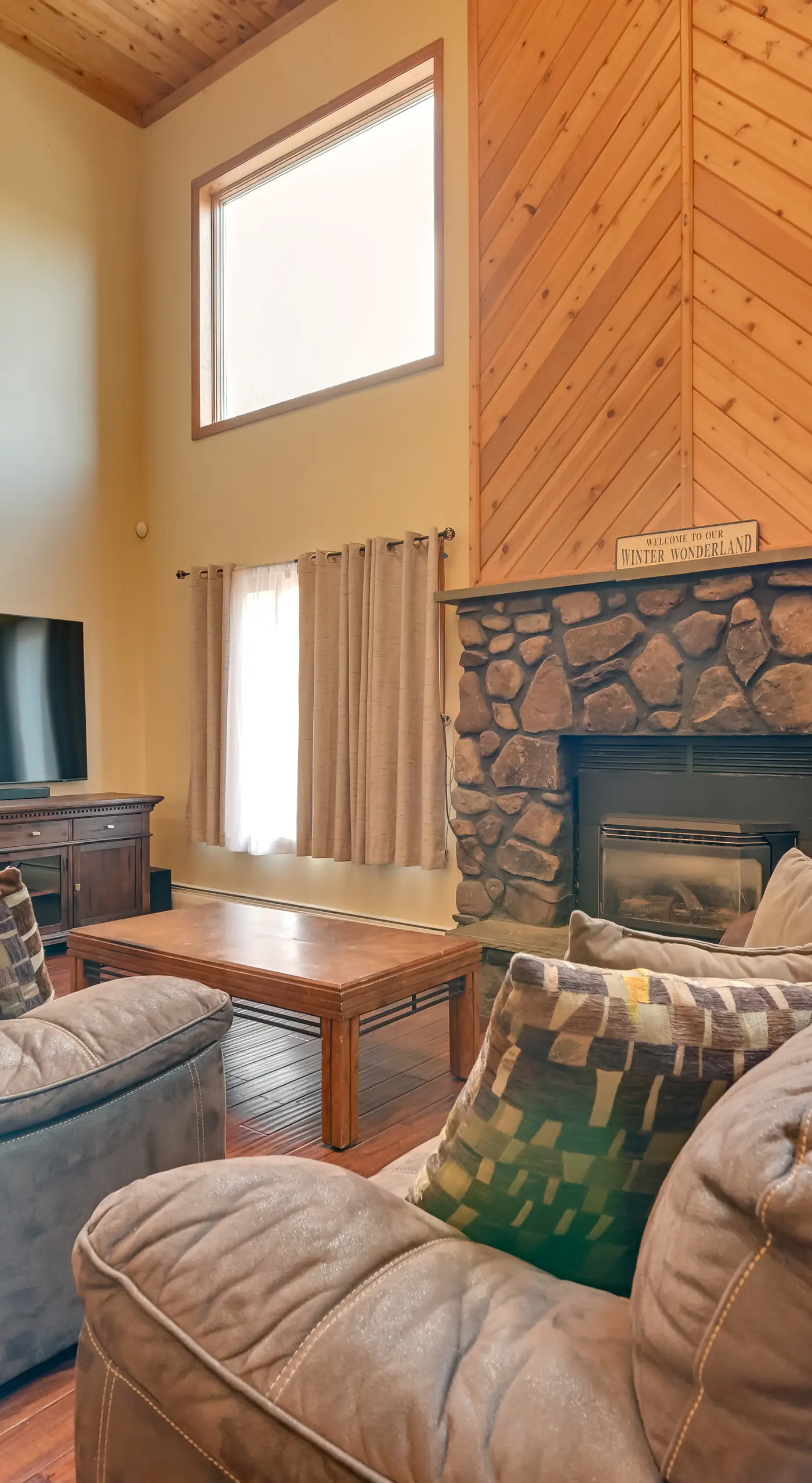 < 1 Mi to Hunter Mtn Skiing: Family-Friendly Stay!