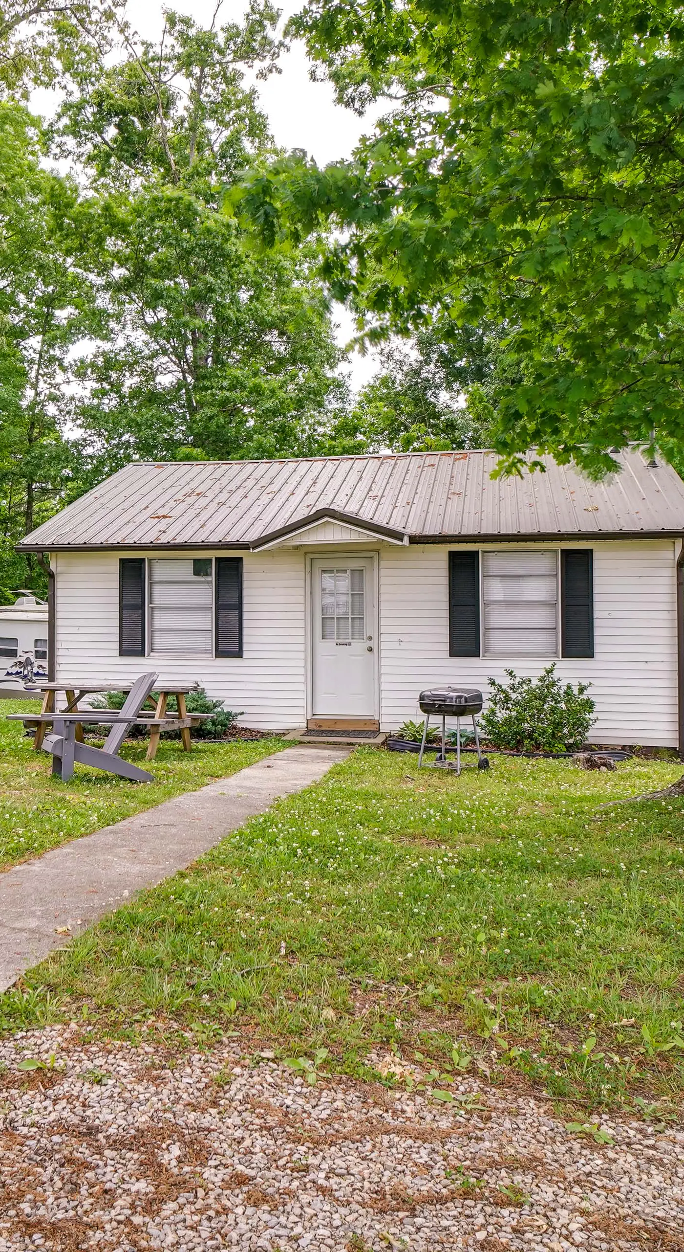 Dandridge Cabin in Inspiration Cove w/ Lake Access
