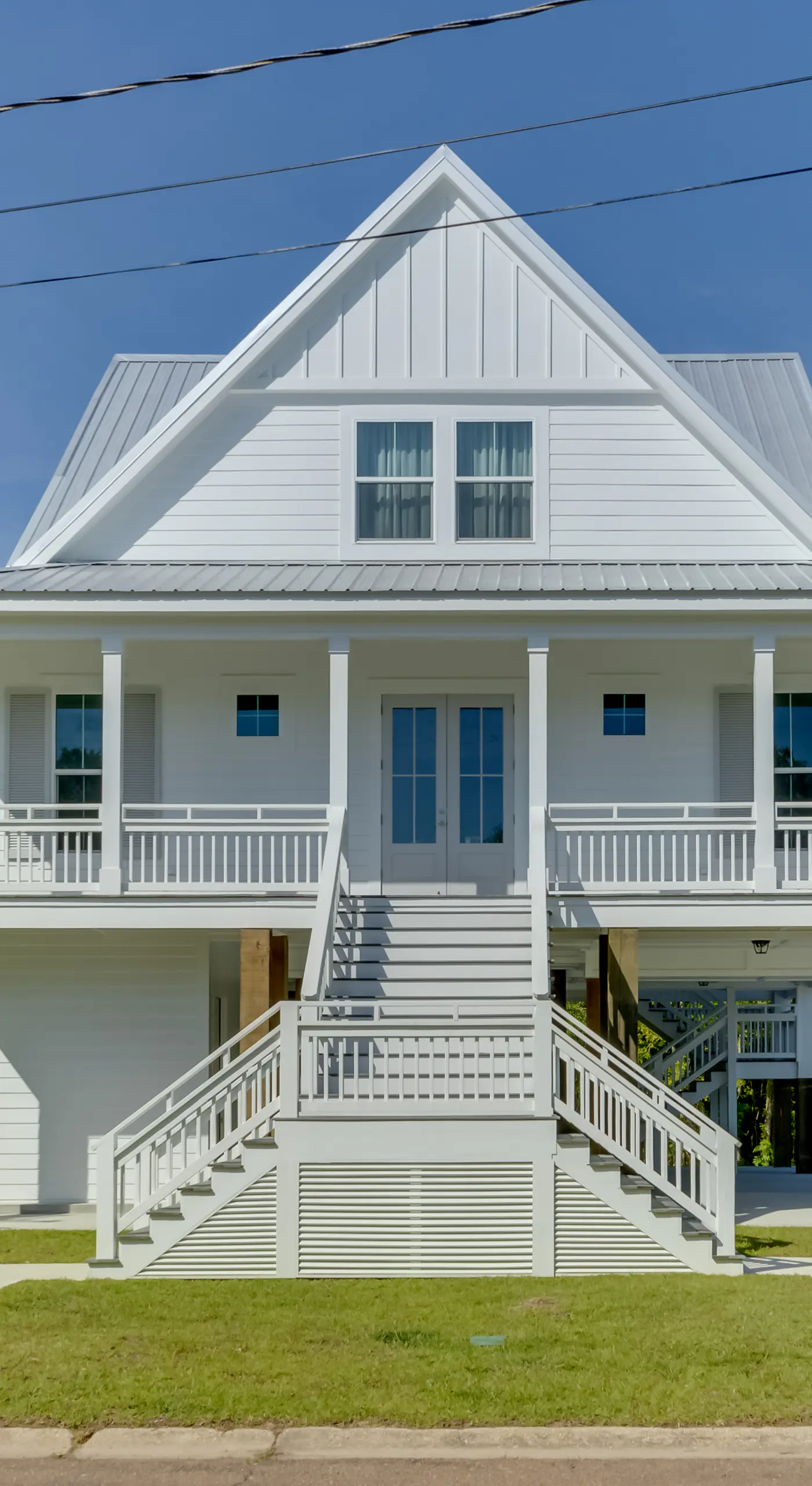Coastal Waveland House 1/2 Block to Pub Beach