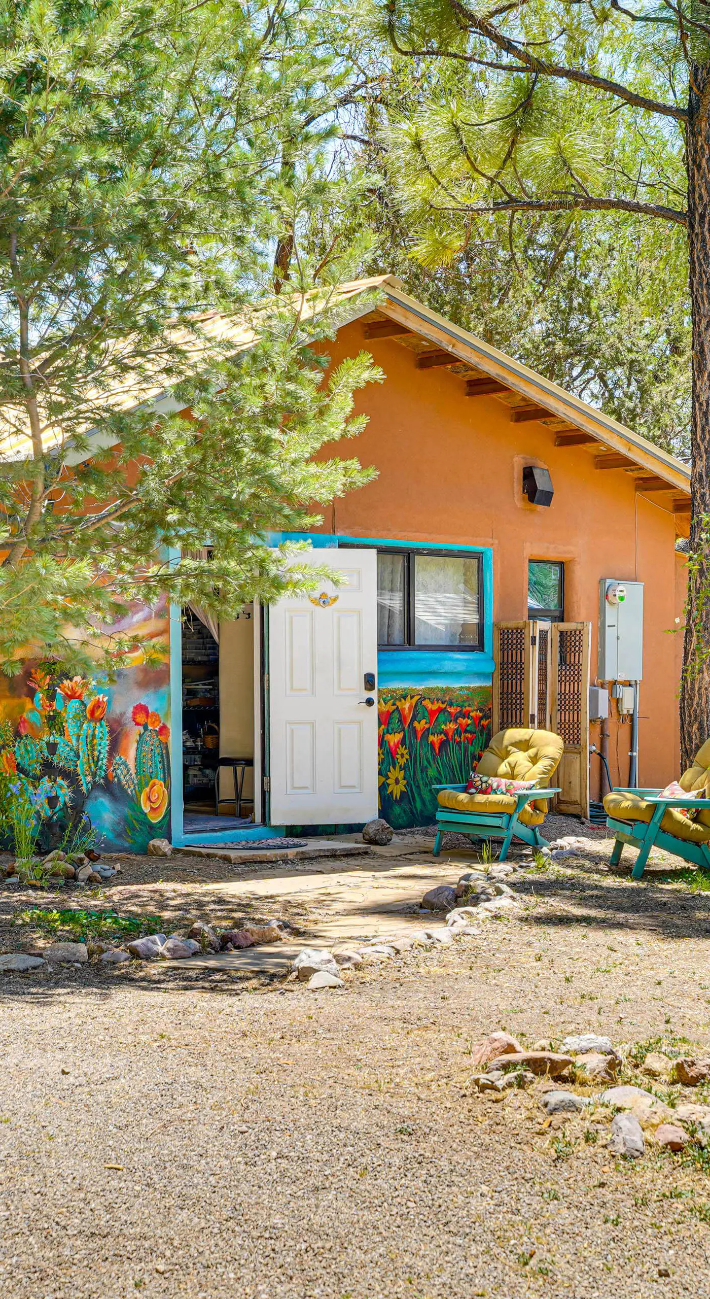 Vibrant 'Casa Paloma' w/ Patio - Near Vineyards!