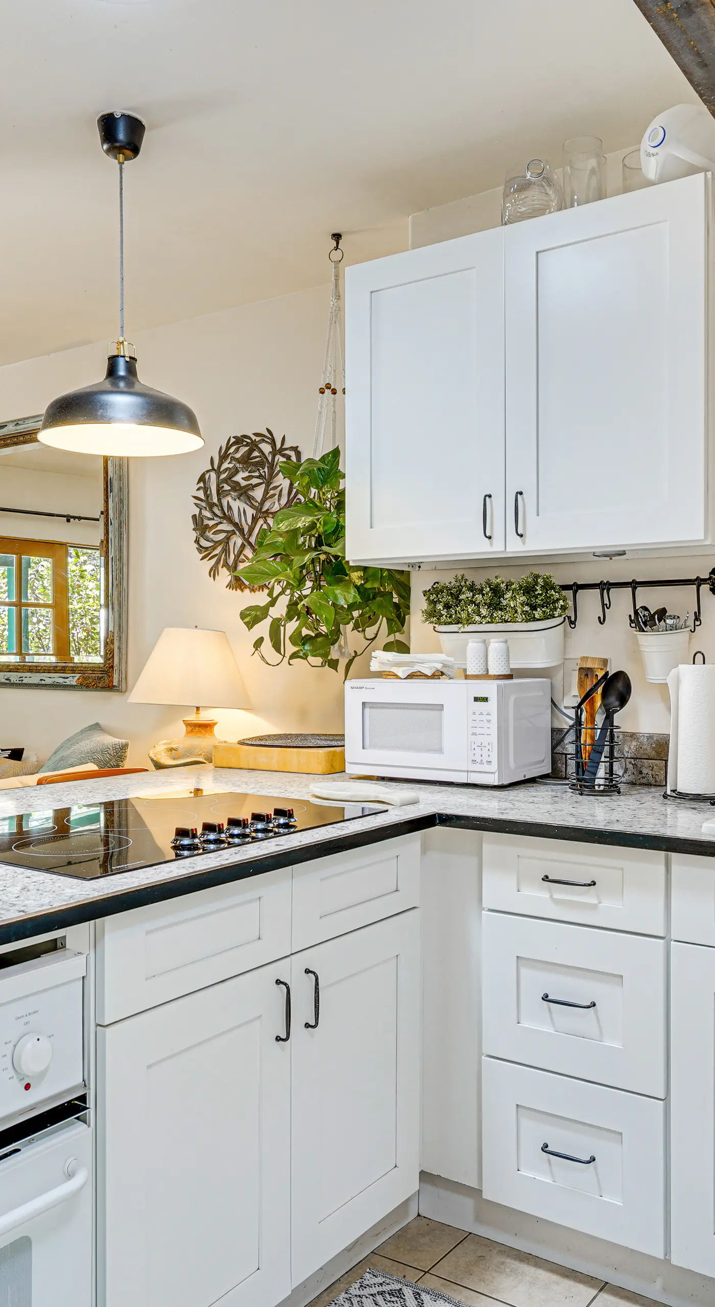 Vibrant 'Casa Paloma' w/ Patio - Near Vineyards!
