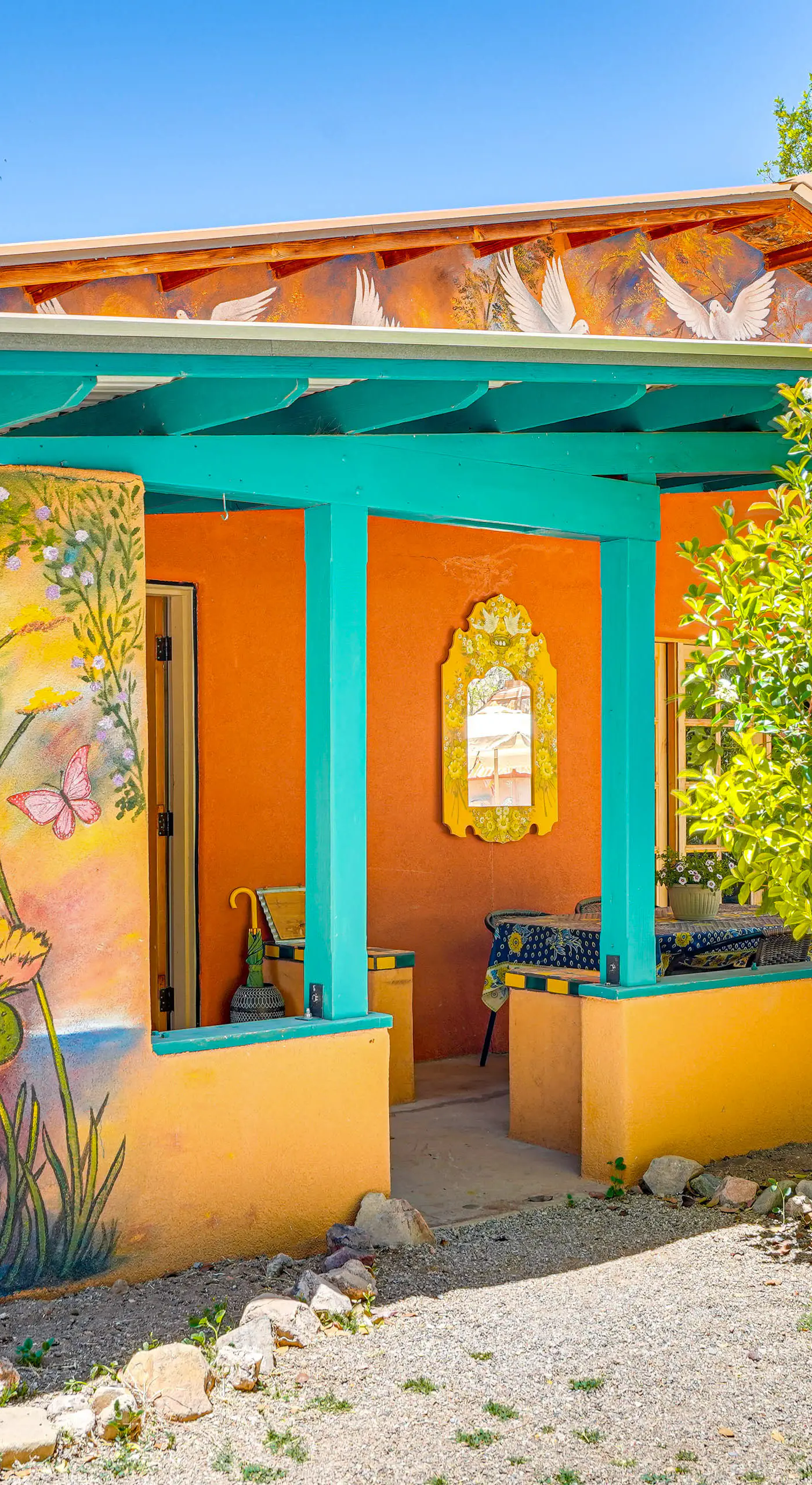 Casa Paloma Studio: Artsy & Airy w/ Hot Tub Access