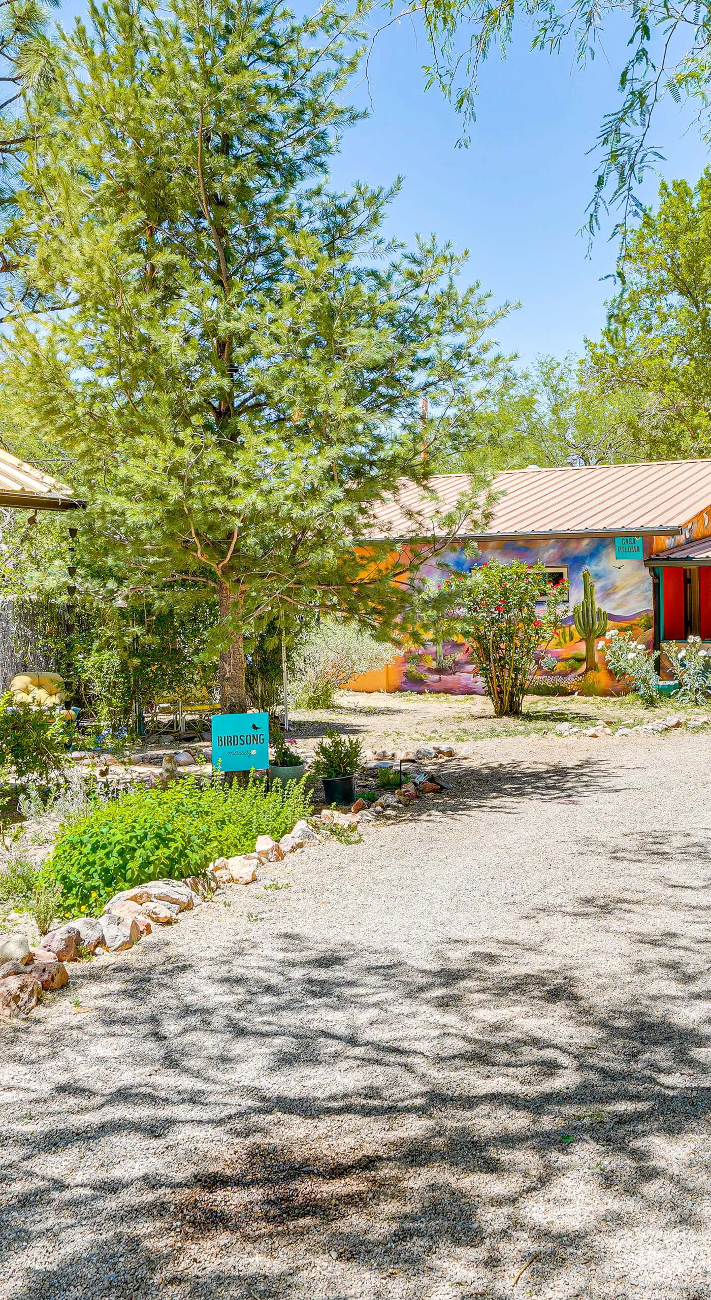 Casa Paloma Studio: Artsy & Airy w/ Hot Tub Access