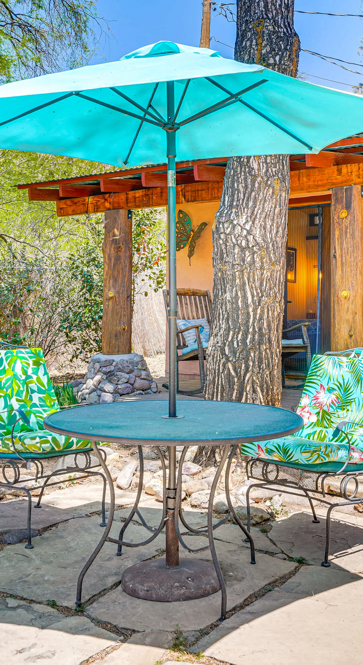 Casa Paloma Studio: Artsy & Airy w/ Hot Tub Access