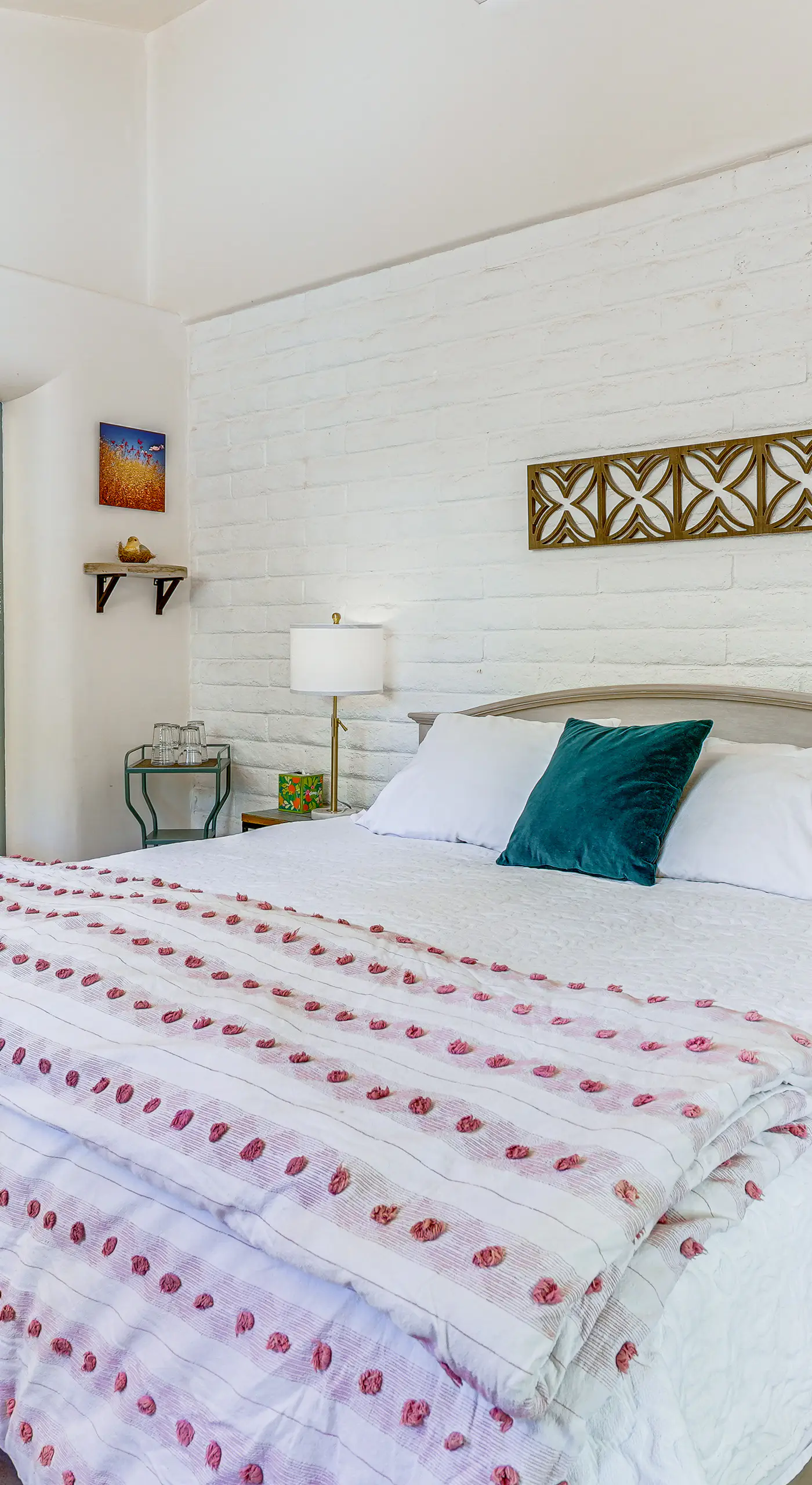 Casa Paloma Studio: Artsy & Airy w/ Hot Tub Access