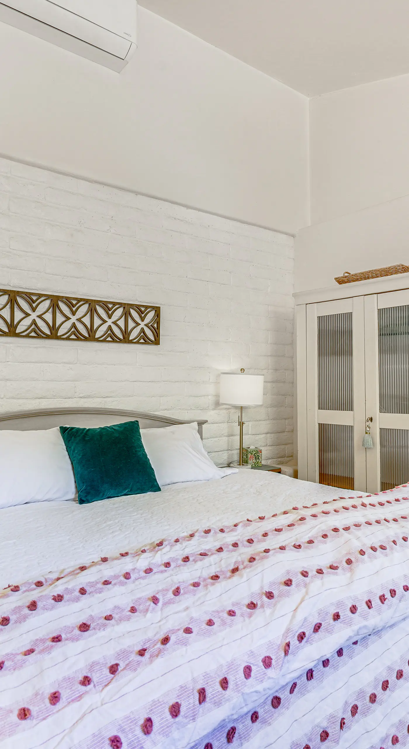 Casa Paloma Studio: Artsy & Airy w/ Hot Tub Access