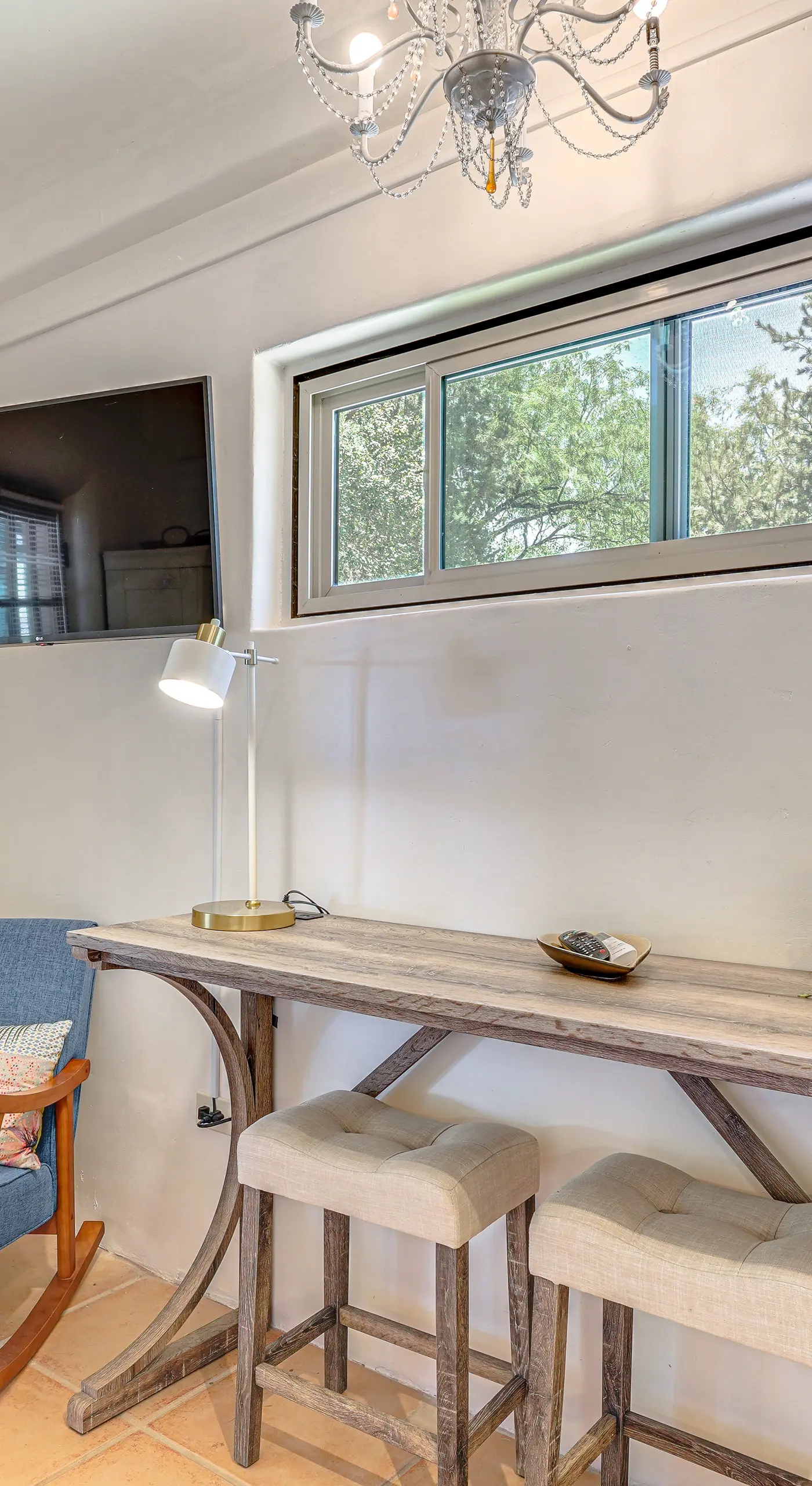 Casa Paloma Studio: Artsy & Airy w/ Hot Tub Access