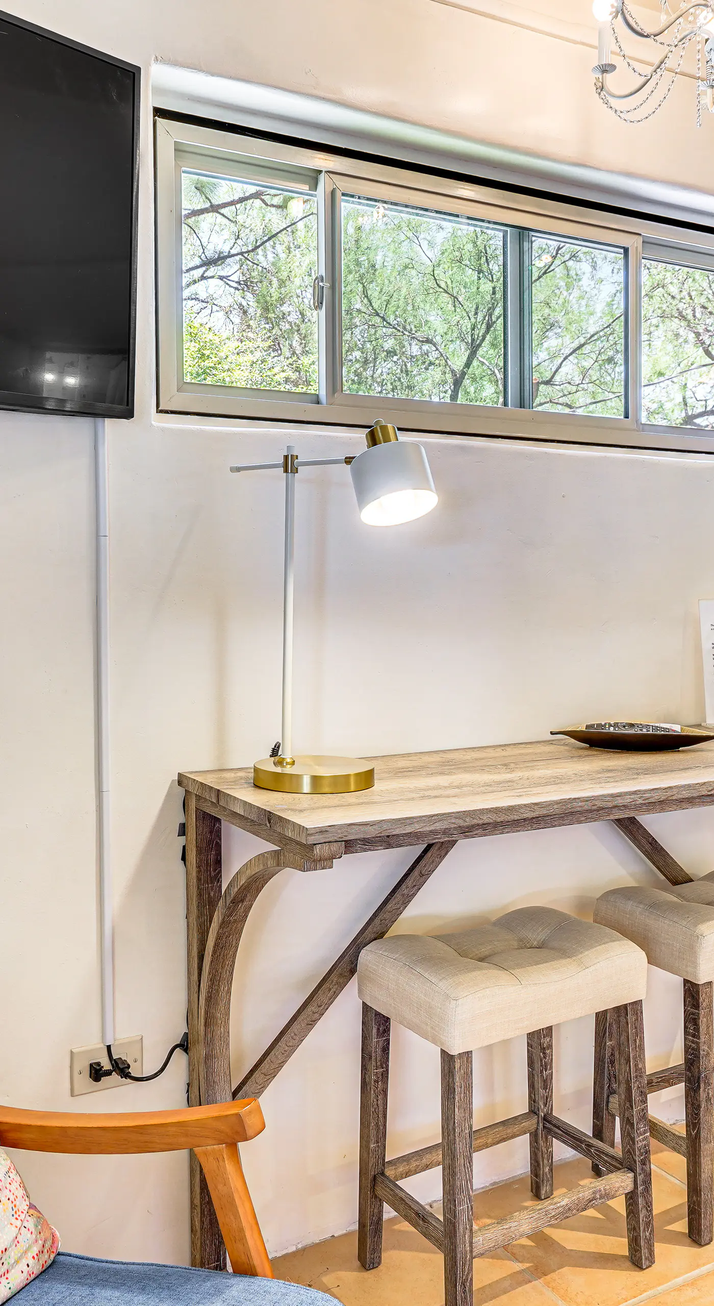 Casa Paloma Studio: Artsy & Airy w/ Hot Tub Access