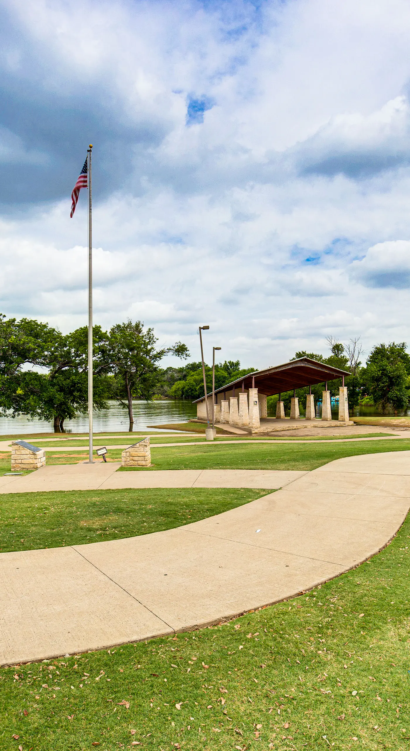 Walk to Lewisville Lake: Dog-Friendly Texas Home