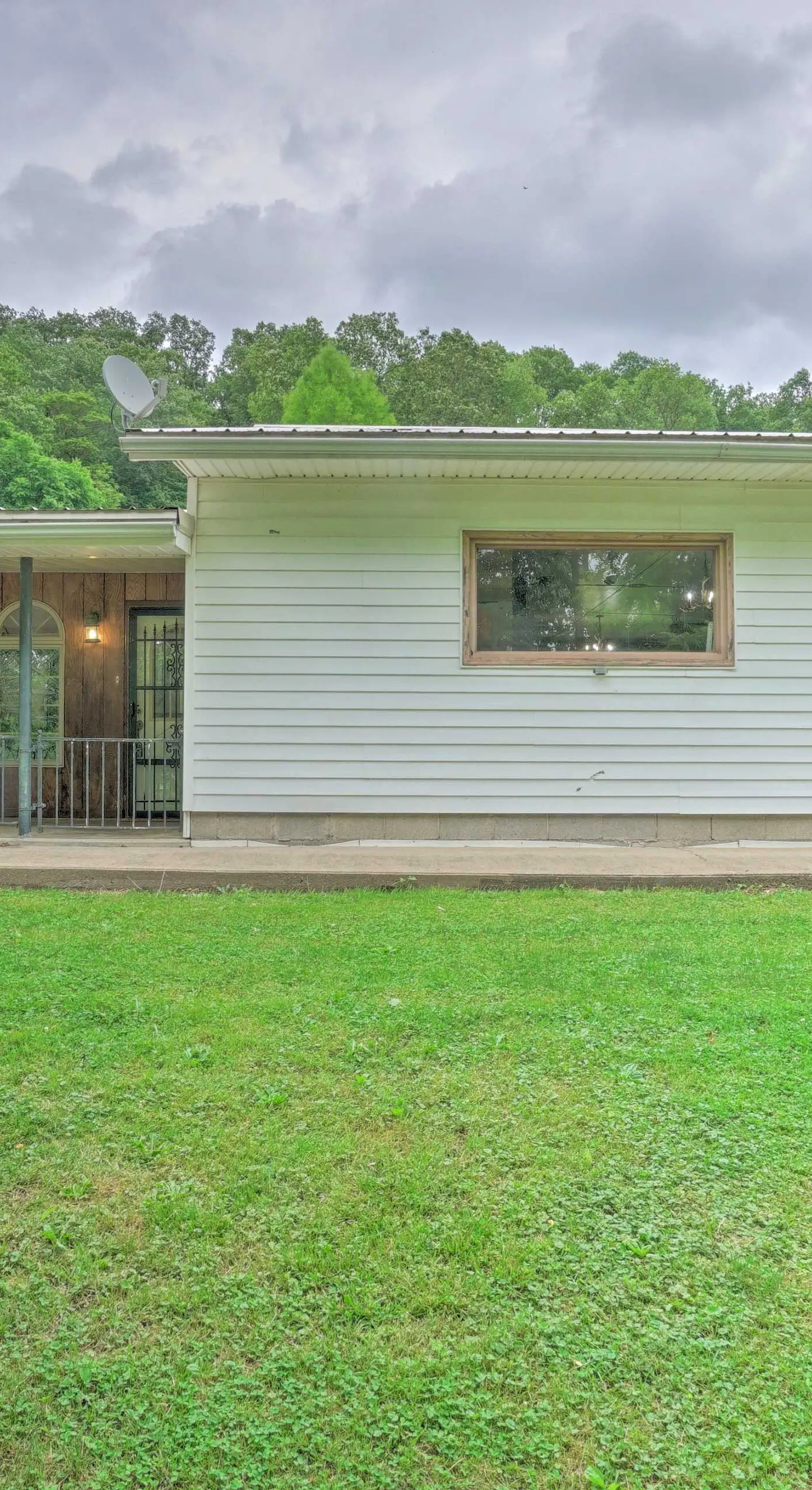 Quaint Zanesville Home w/ Game Room & Yard!