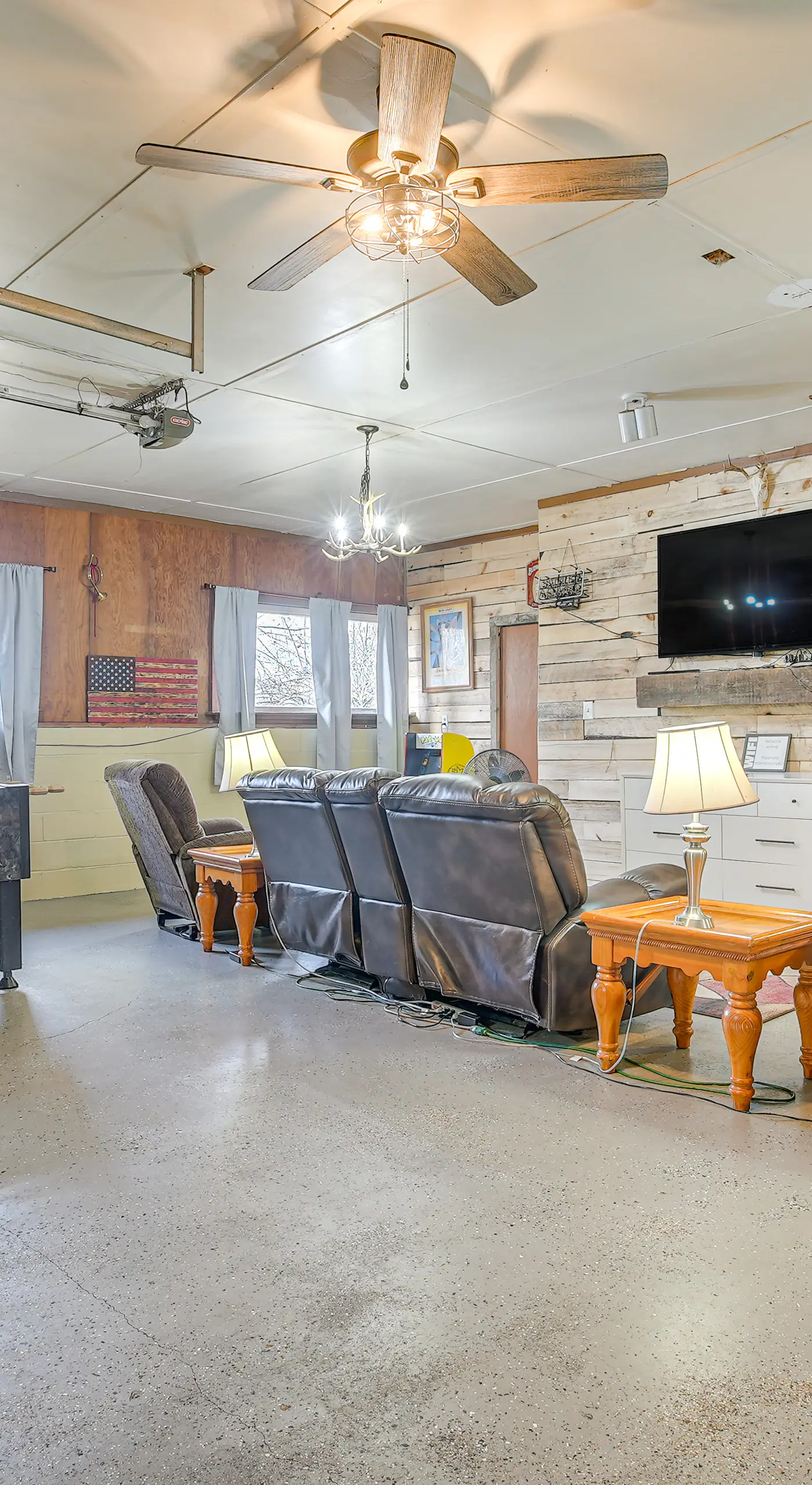 Quaint Zanesville Home w/ Game Room & Yard!