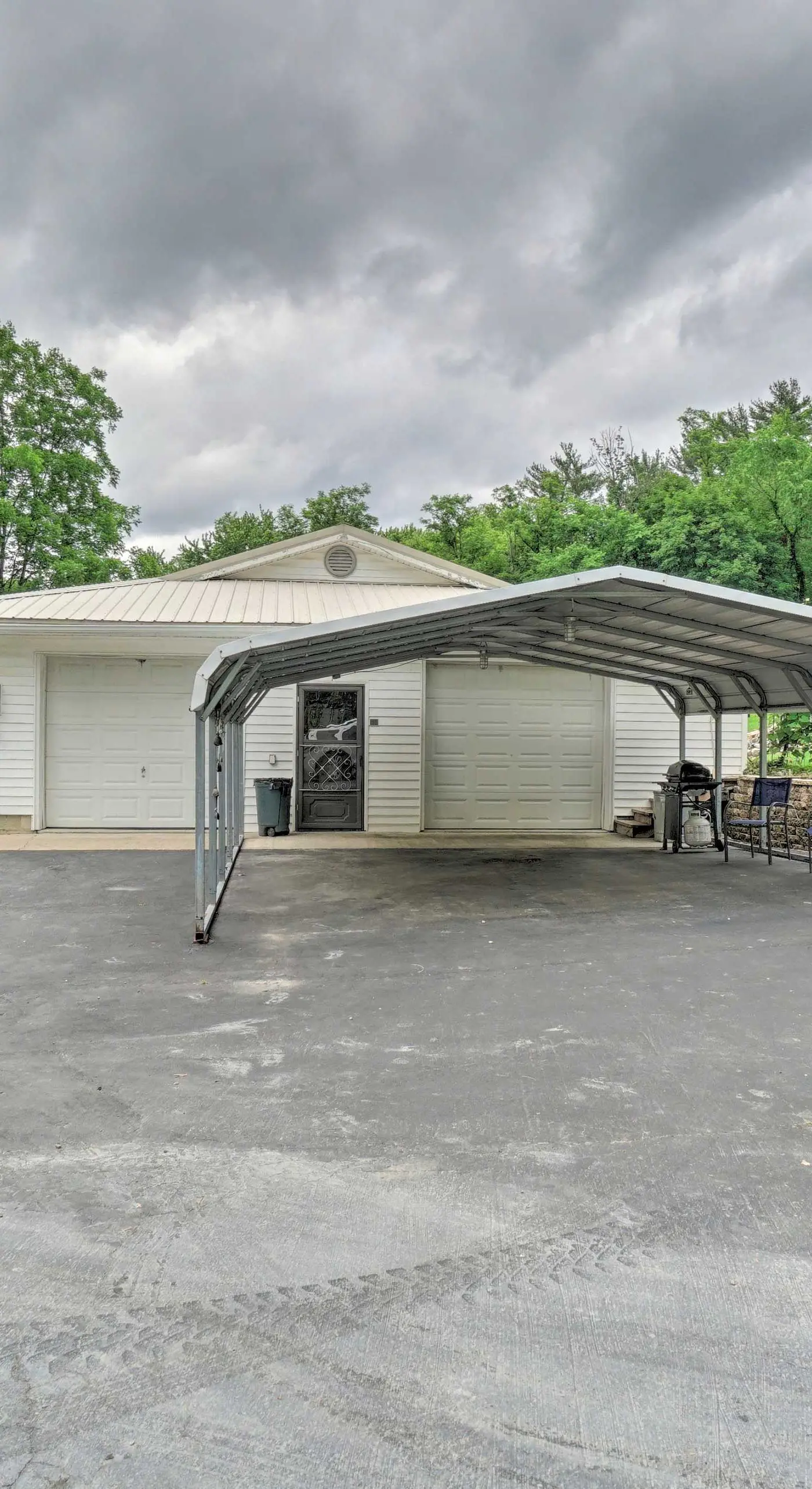 Quaint Zanesville Home w/ Game Room & Yard!