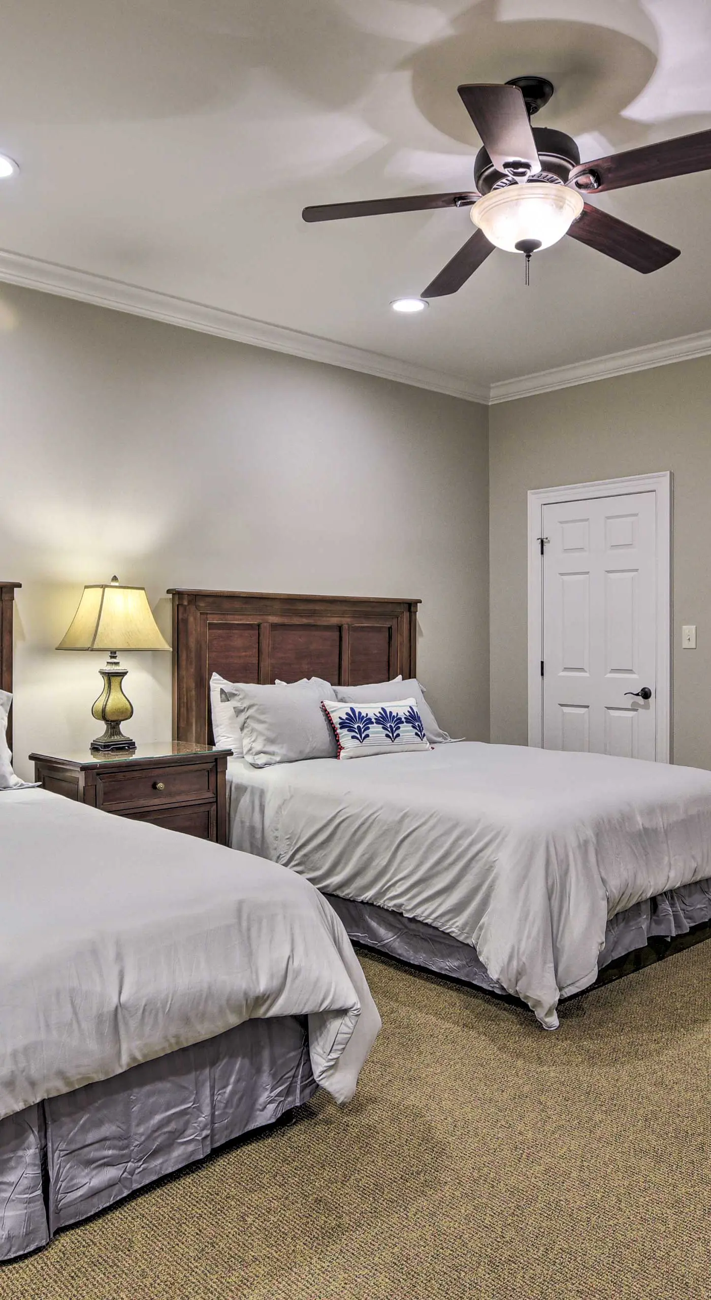 Resort-Style Condo on Golf Course w/ Pool Access