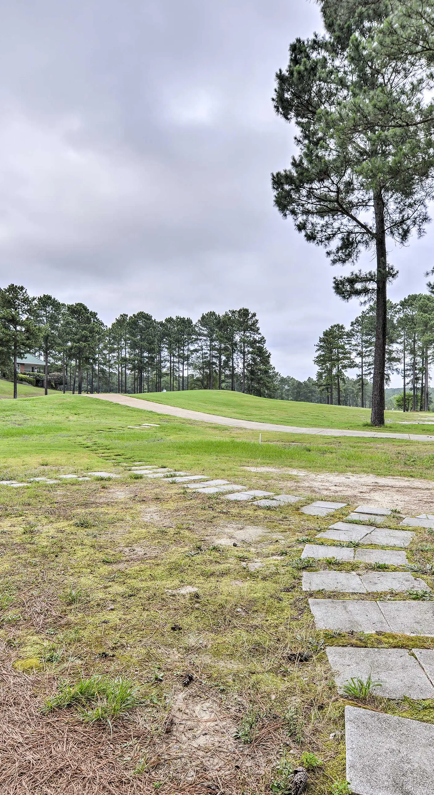 Resort-Style Condo on Golf Course w/ Pool Access
