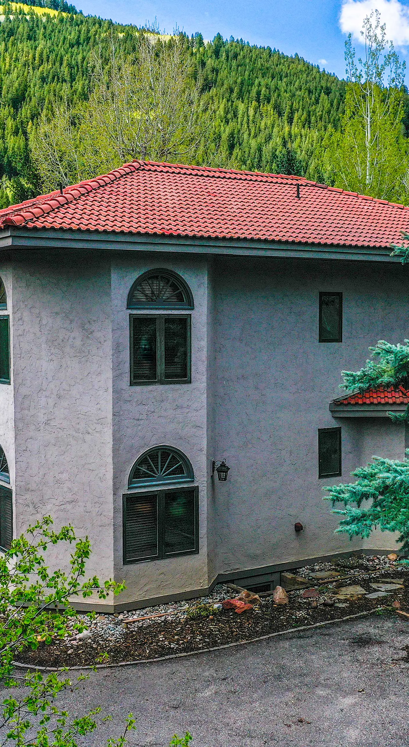 Townhome ~ 4 Mi to Beaver Creek & 8 Mi to Vail!