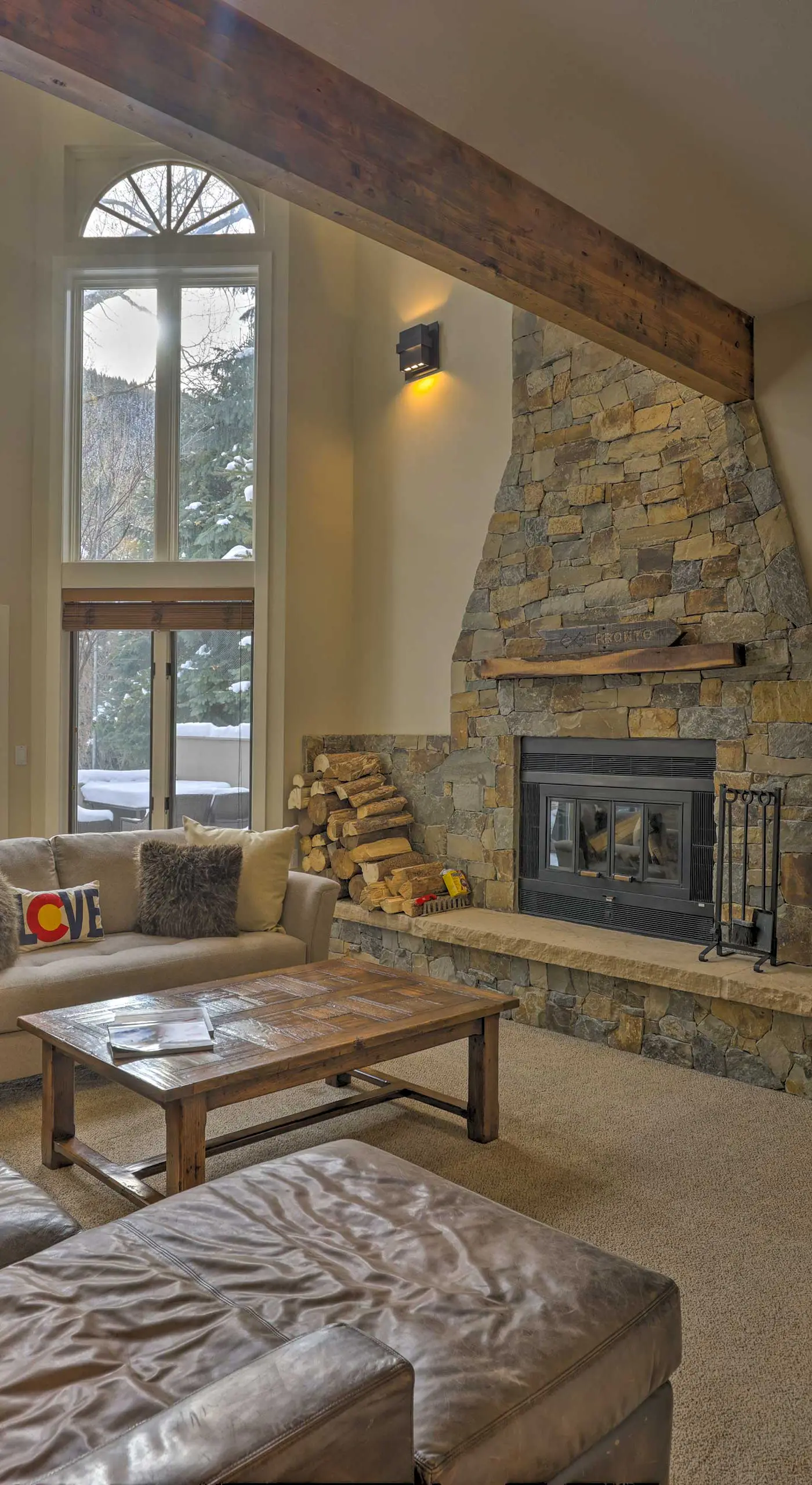 Townhome ~ 4 Mi to Beaver Creek & 8 Mi to Vail!