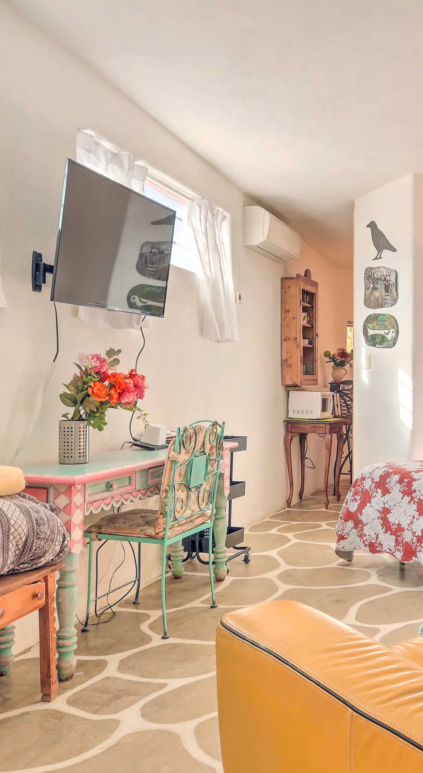 Quirky Santa Cruz Studio w/ Shared Courtyard!