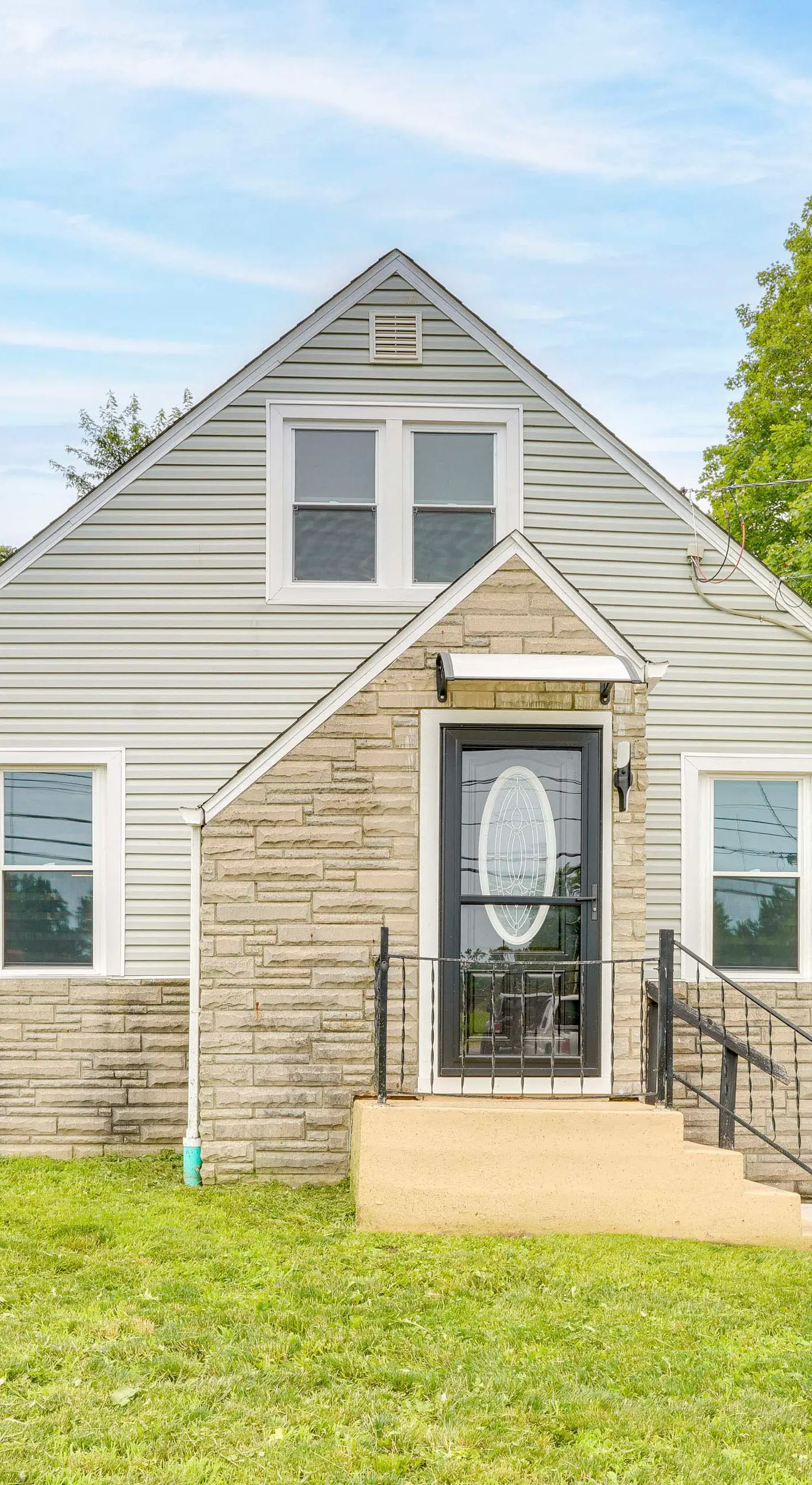 3 Mi to Dtwn Youngstown & YSU: Family Home w/ Yard