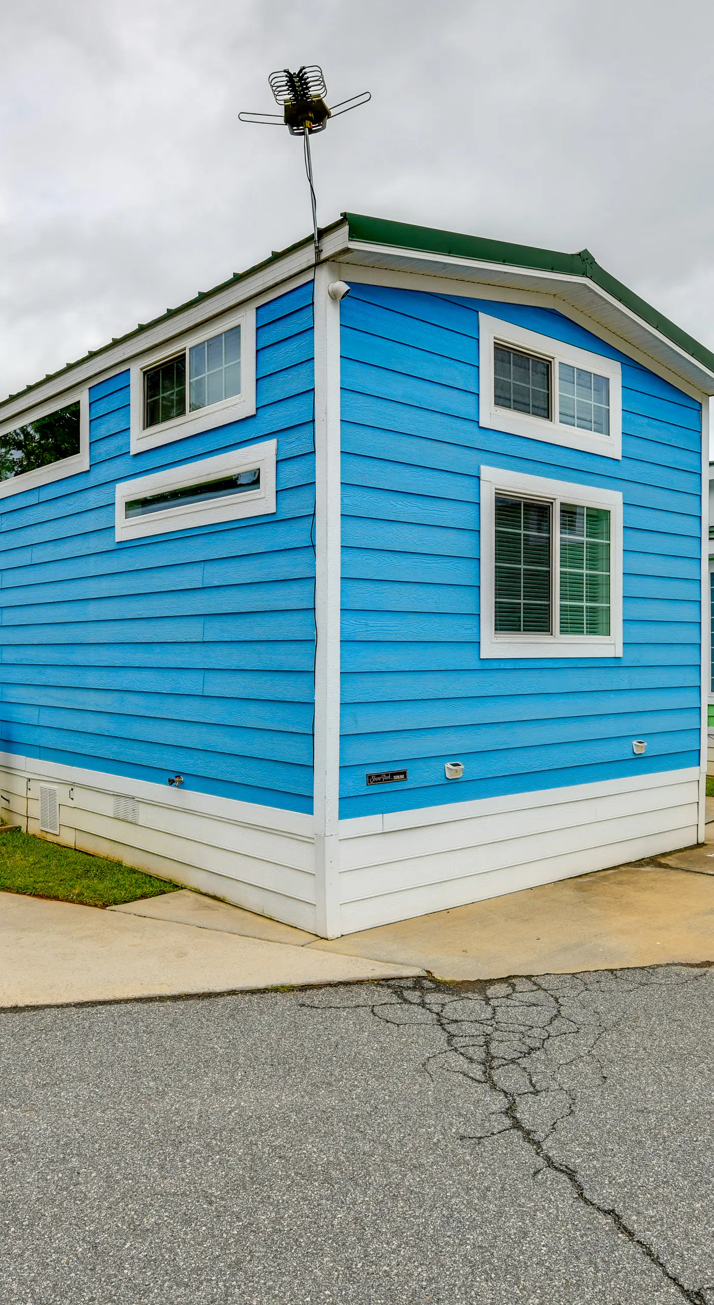 Waterfront Lake Norman Cabin w/ Screened Porch!