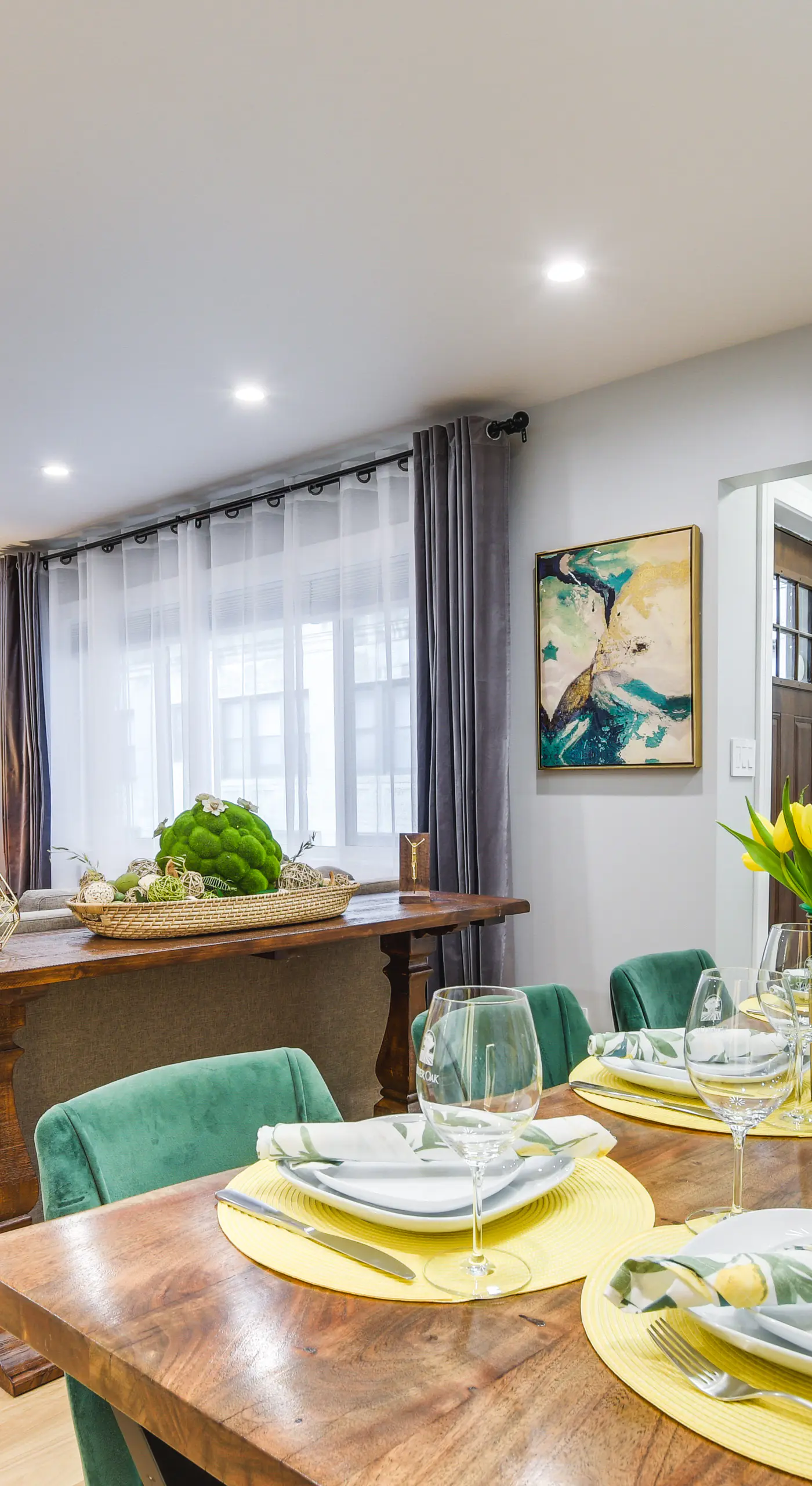 Stylish Chicago Retreat: Walk to Loyola University