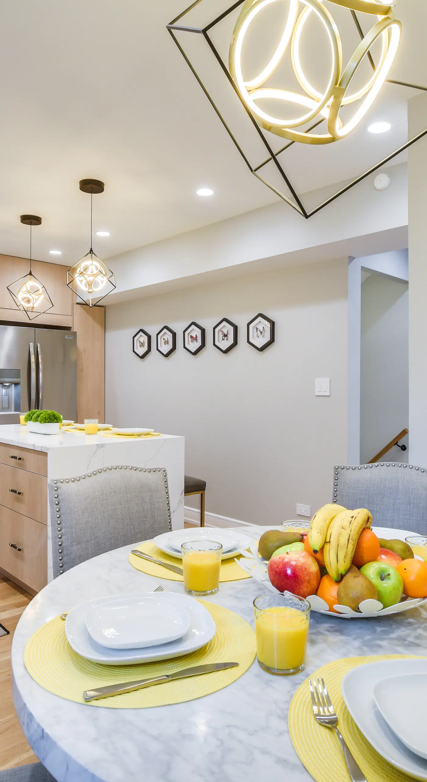 Stylish Chicago Retreat: Walk to Loyola University
