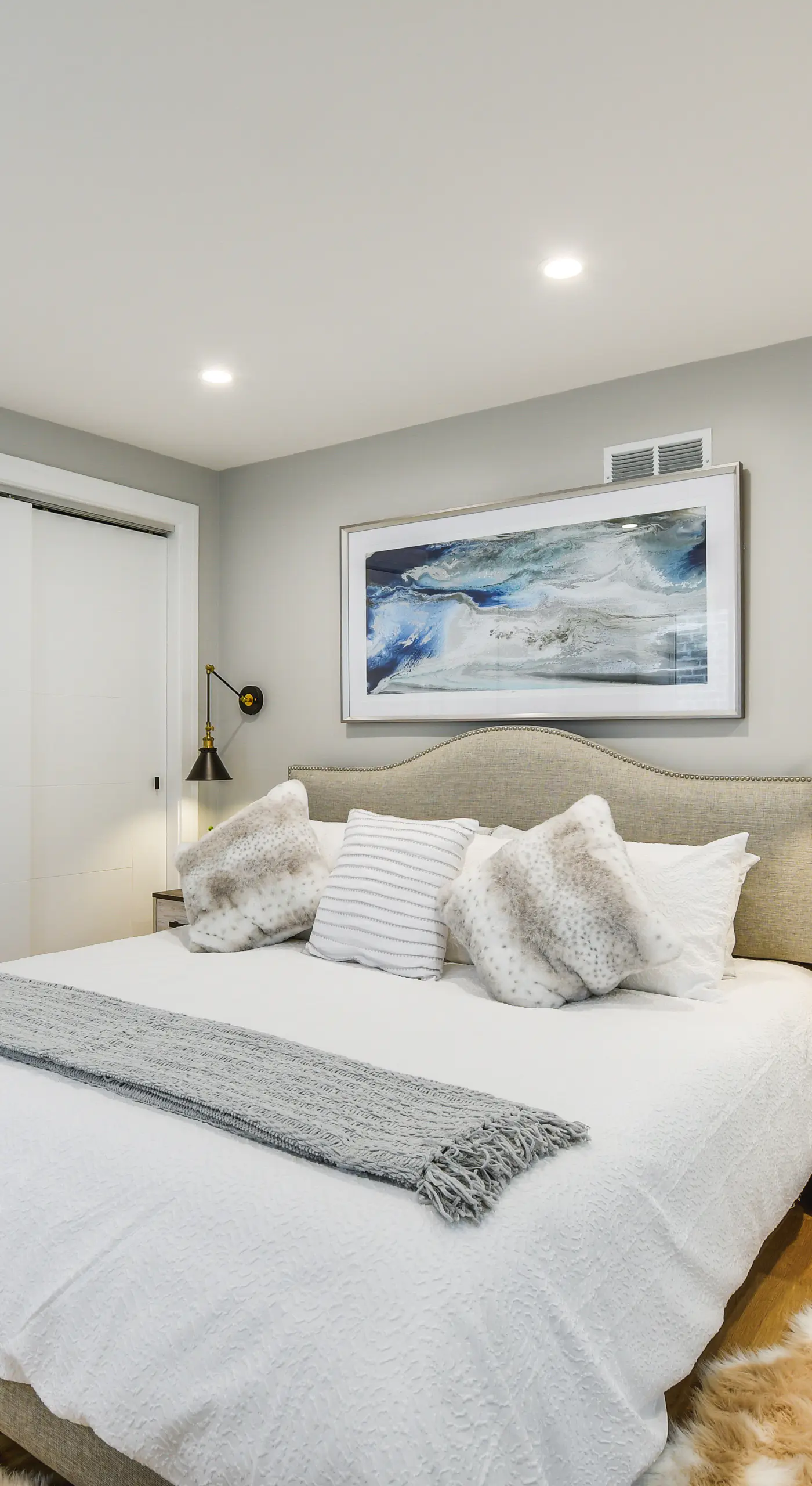Stylish Chicago Retreat: Walk to Loyola University
