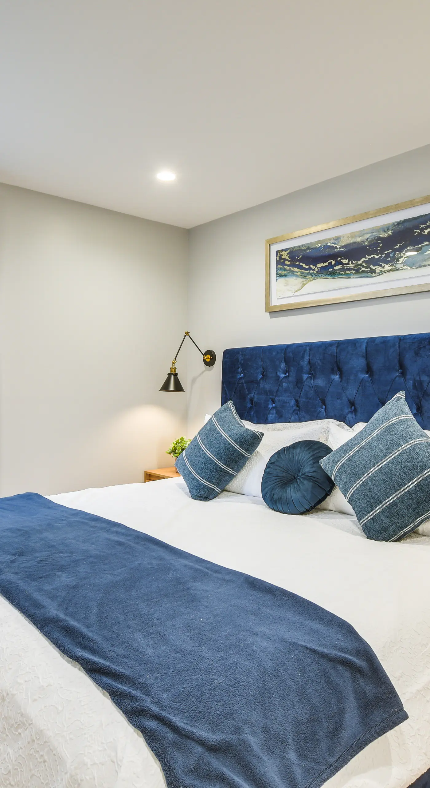 Stylish Chicago Retreat: Walk to Loyola University